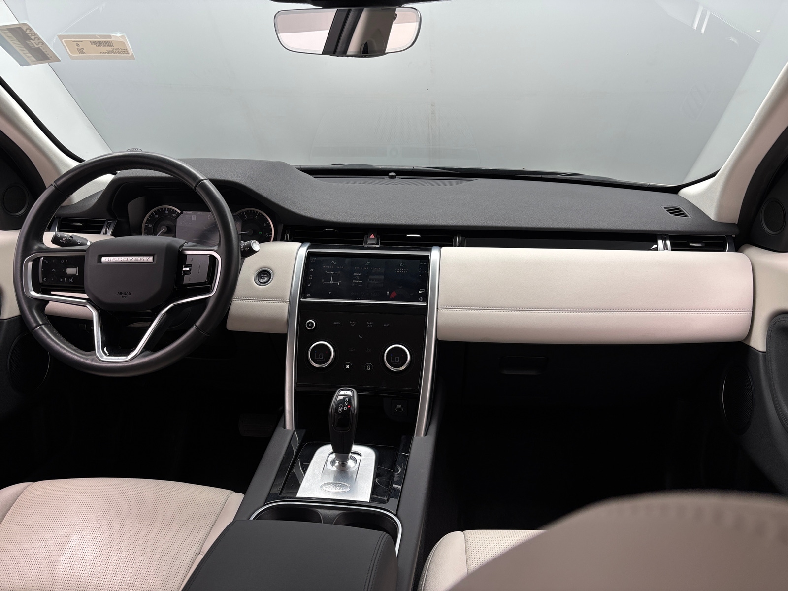 Thumbnail: 2023 Land Rover Discovery Sport - 3