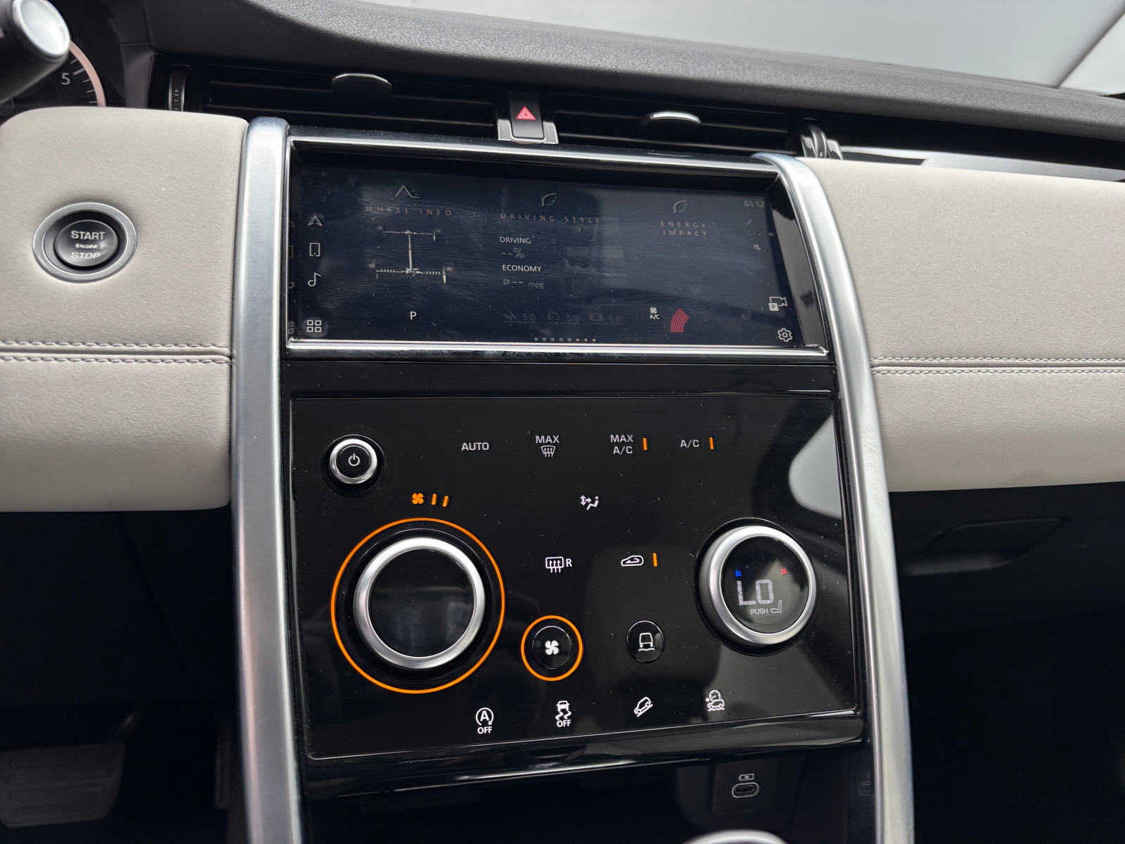 Thumbnail: 2023 Land Rover Discovery Sport - 4