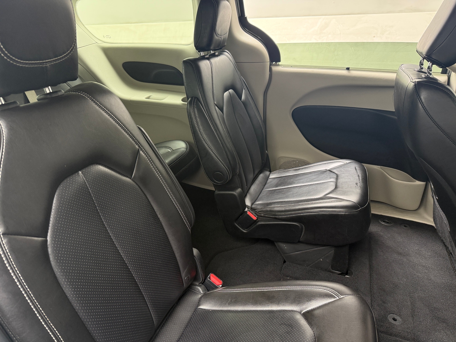 Thumbnail: 2023 Chrysler Pacifica - 5