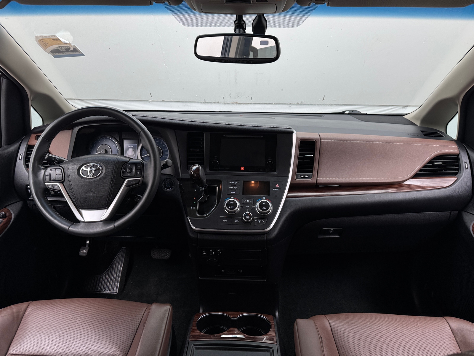 Thumbnail: 2016 Toyota Sienna - 2