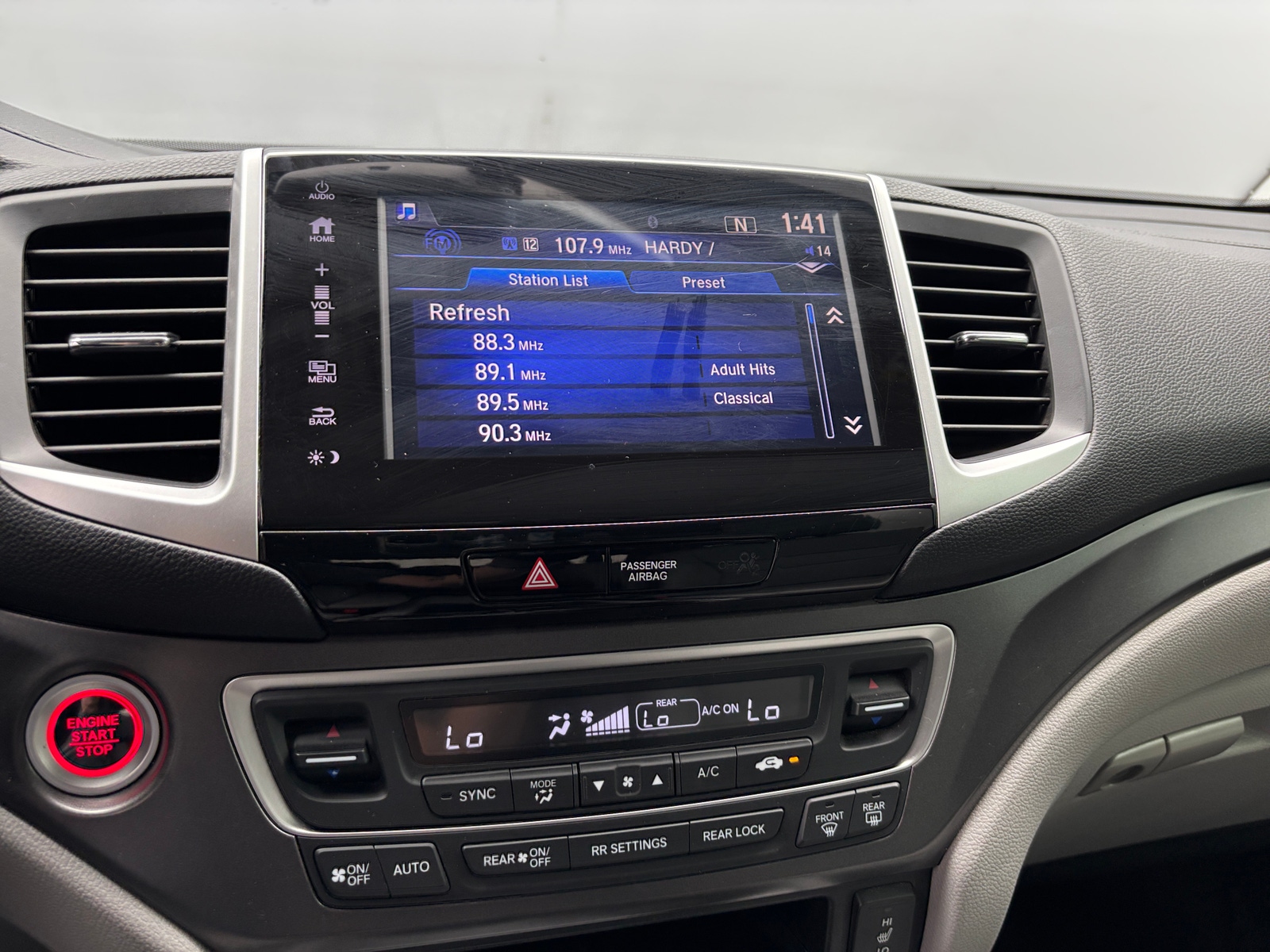 Thumbnail: 2017 Honda Pilot - 3
