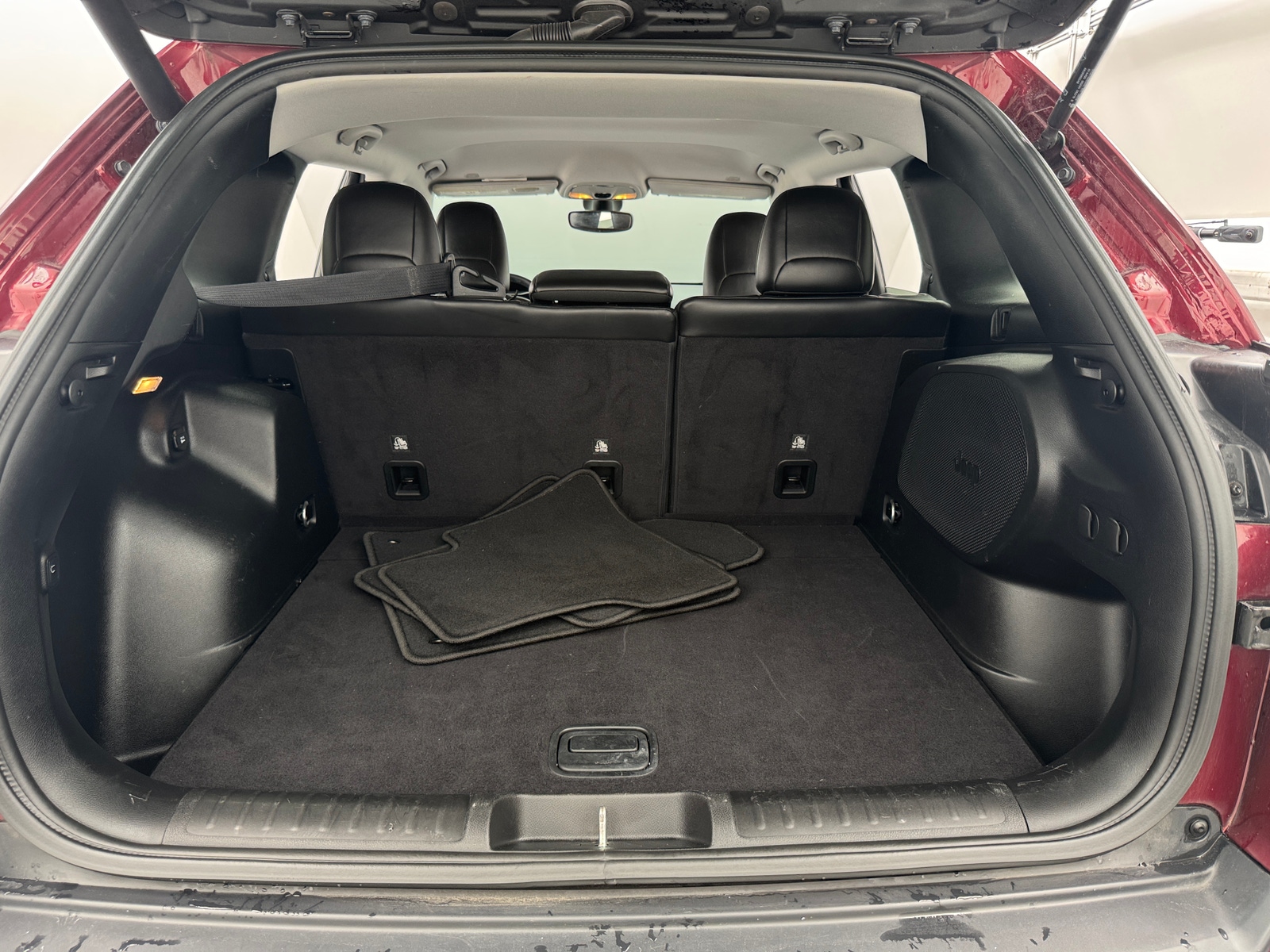 Thumbnail: 2019 Jeep Cherokee - 6