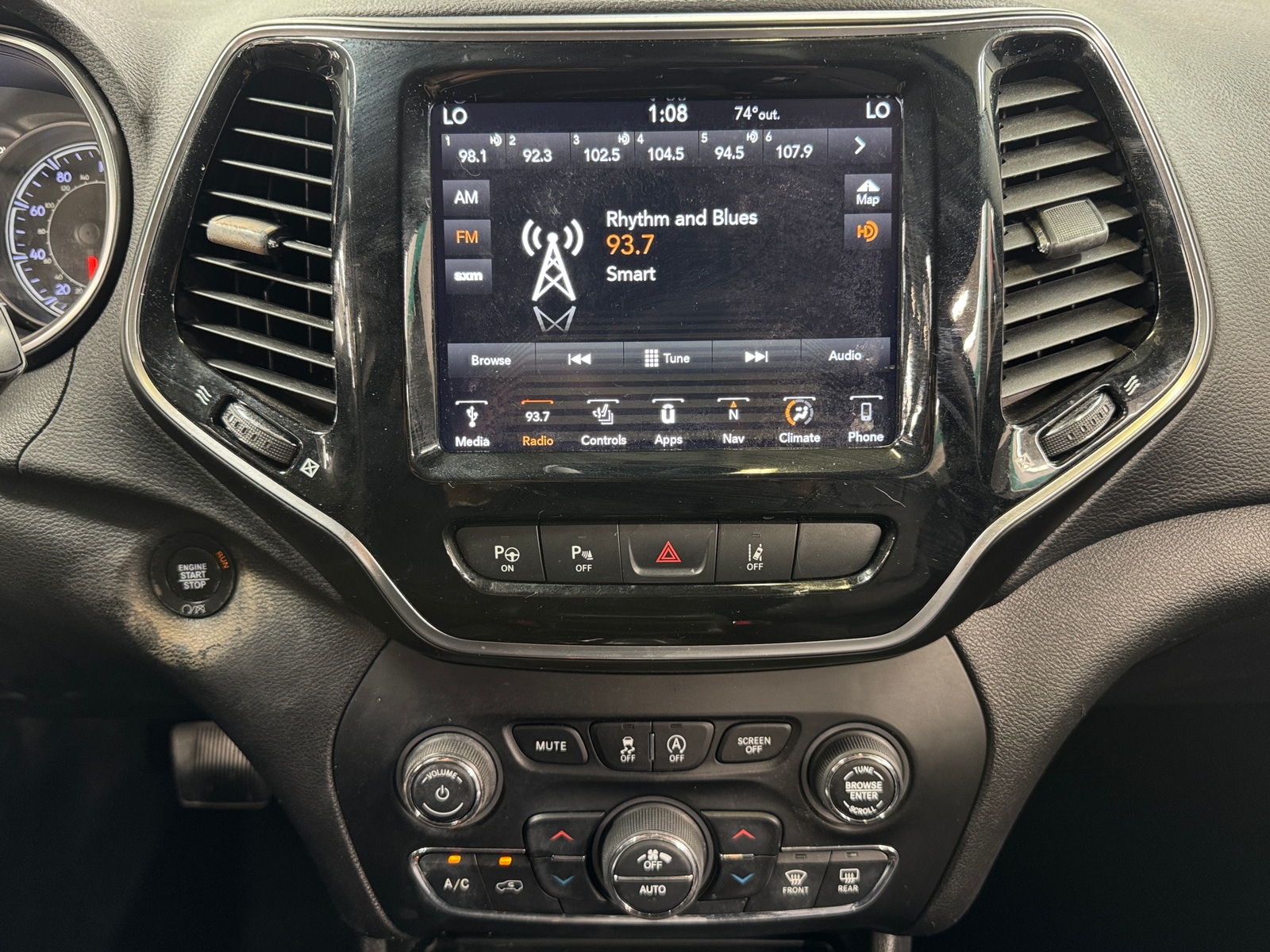 Thumbnail: 2019 Jeep Cherokee - 3