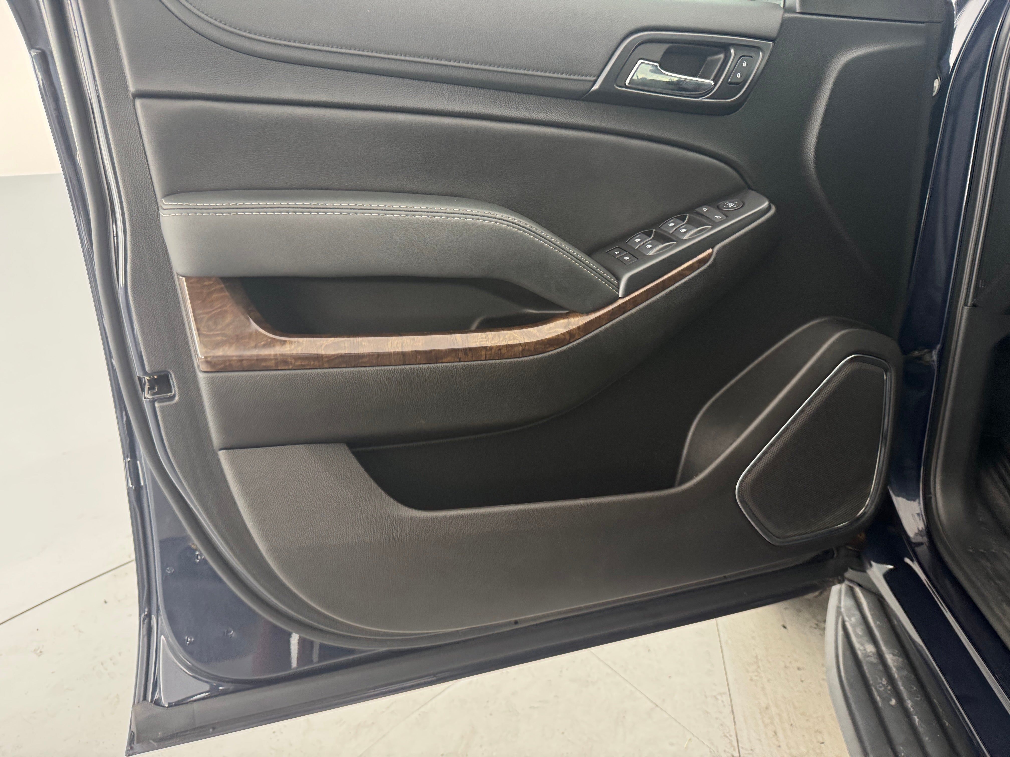2020 Chevrolet Tahoe LS - Photo 2