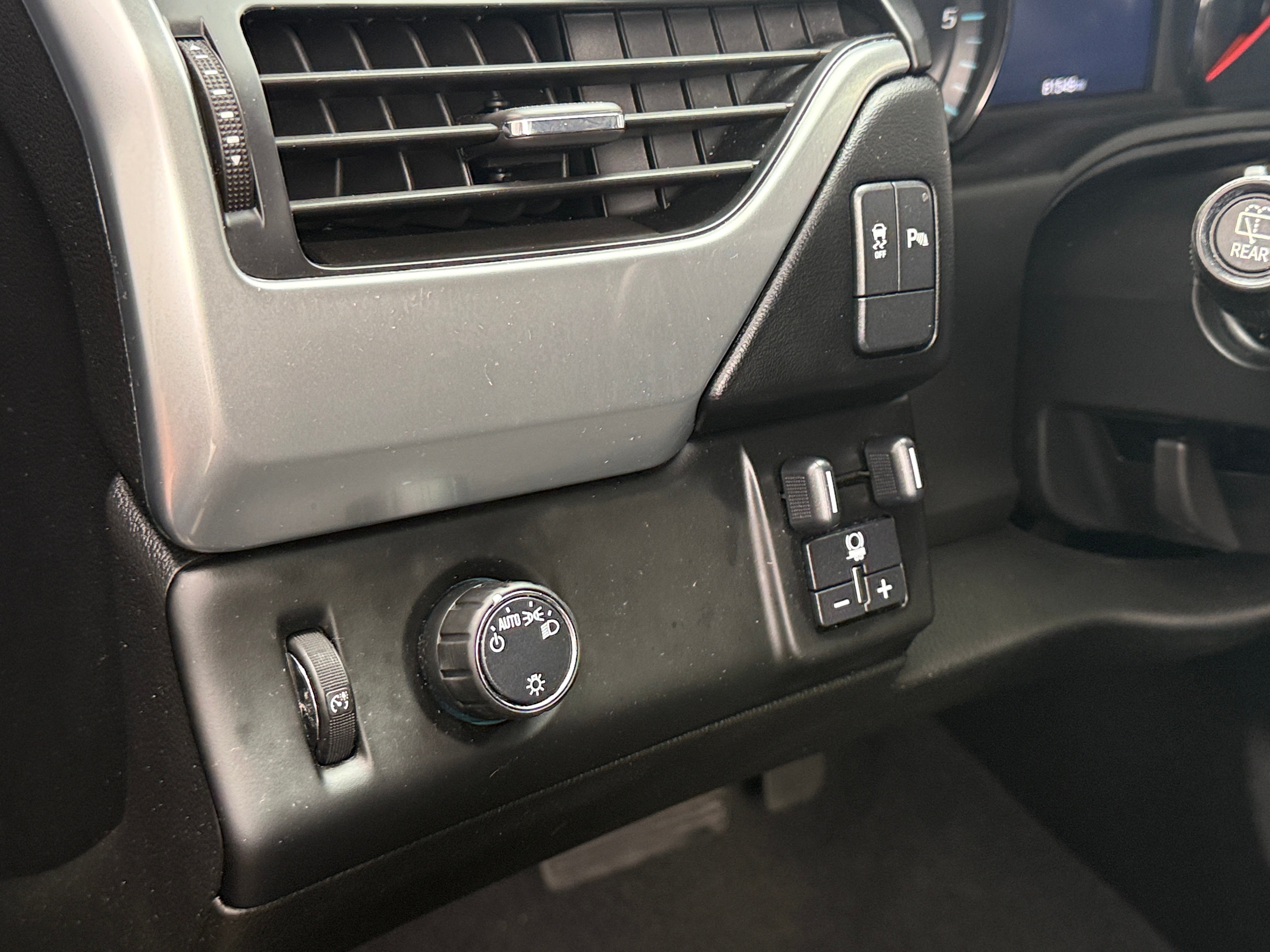 2020 Chevrolet Tahoe LS - Photo 11