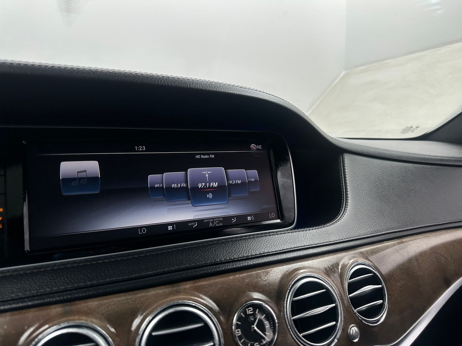 Thumbnail: 2016 Mercedes-Benz S-Class - 3