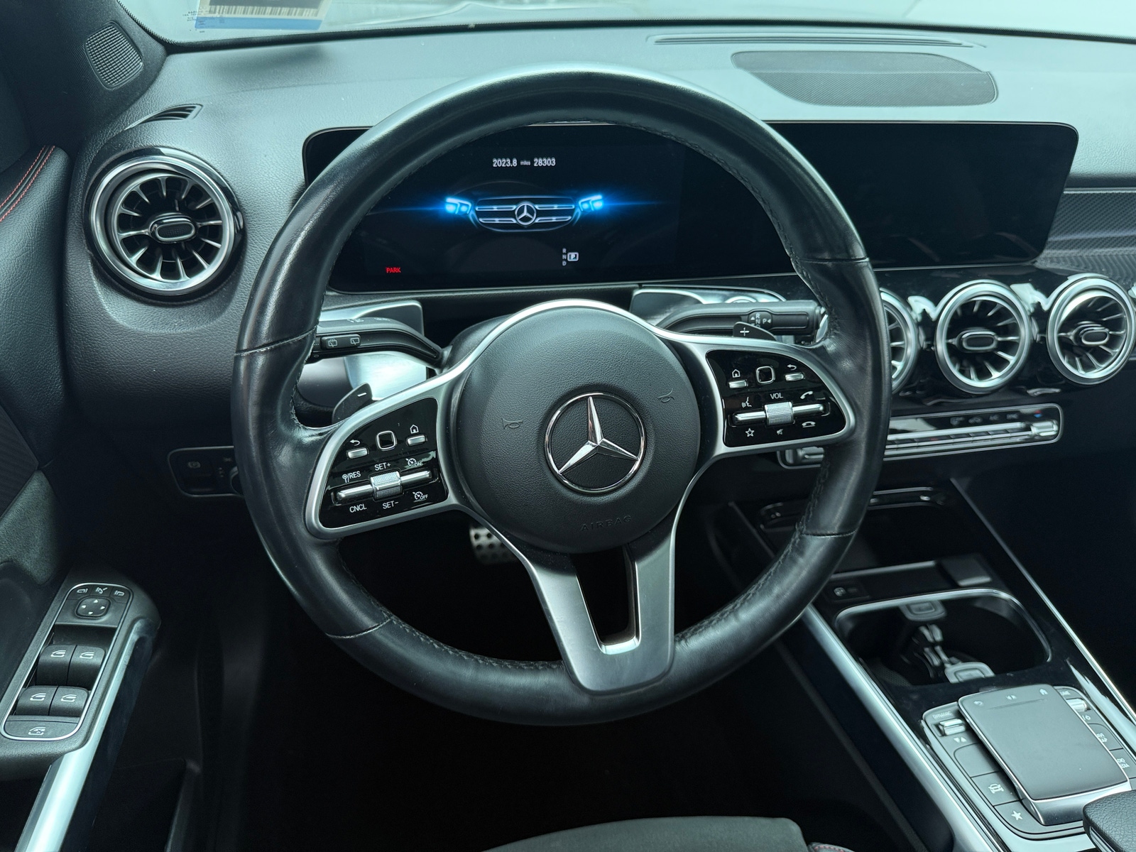 Thumbnail: 2023 Mercedes-Benz GLB - 4