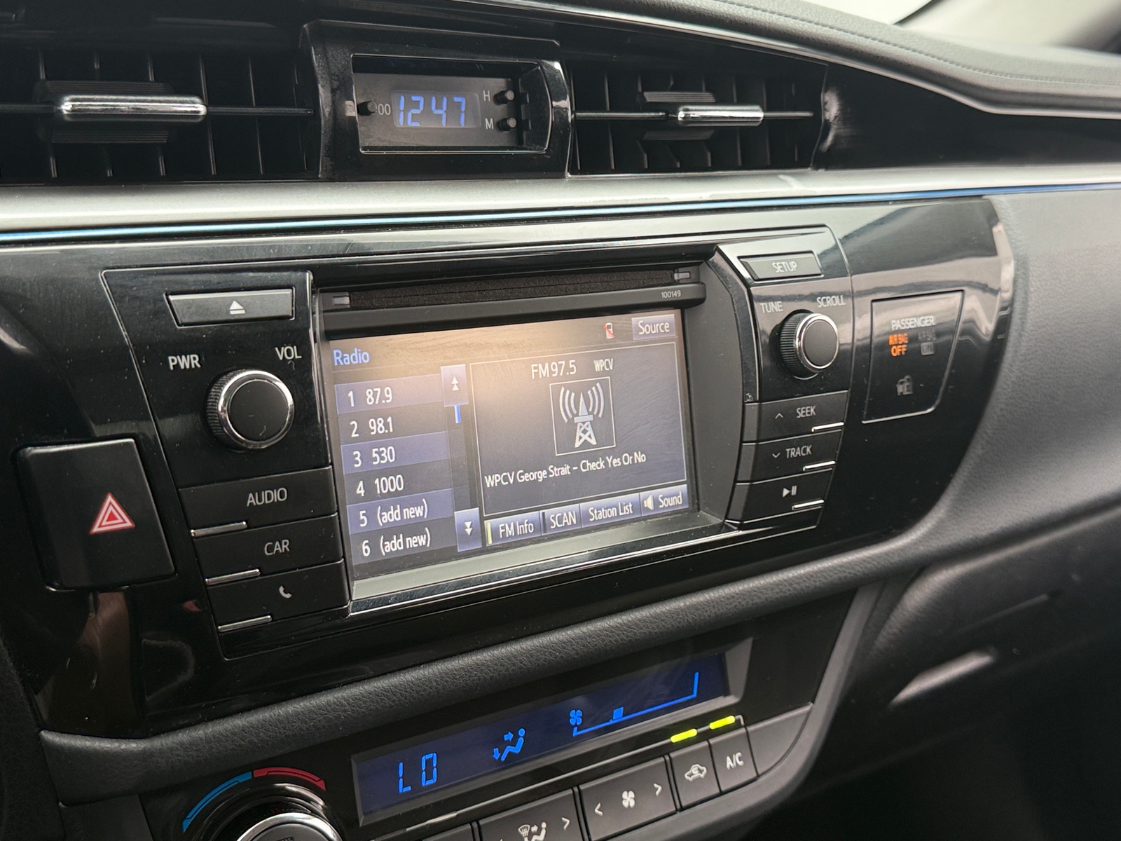 Thumbnail: 2015 Toyota Corolla - 4
