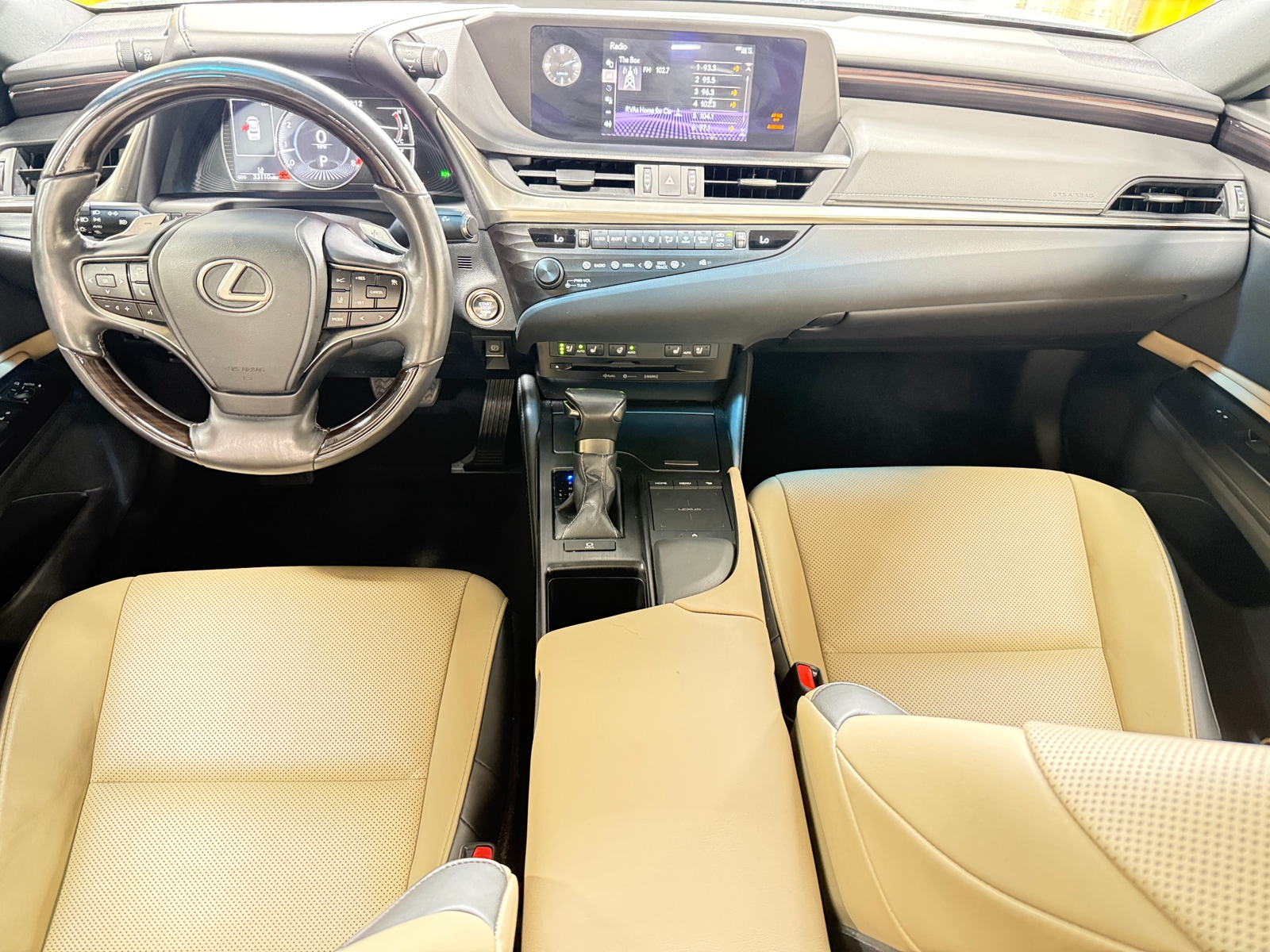 Thumbnail: 2020 Lexus ES - 2