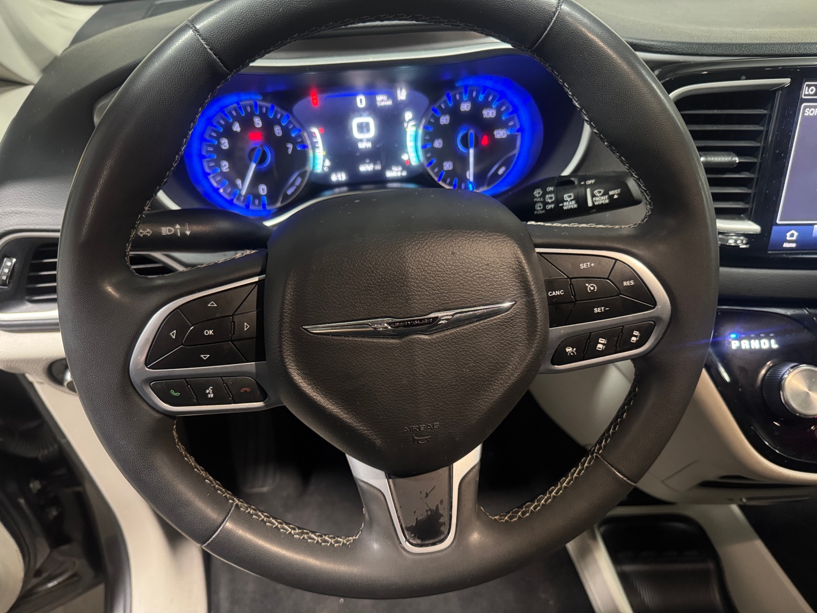 Thumbnail: 2023 Chrysler Pacifica - 4