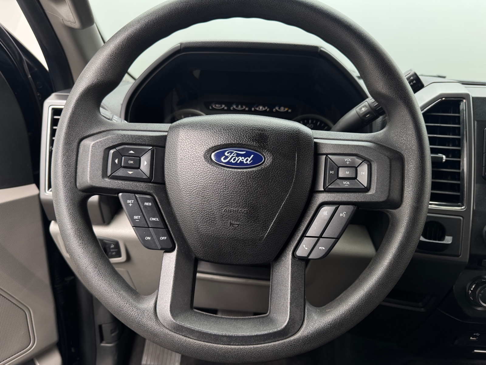 Thumbnail: 2017 Ford Econoline - 5
