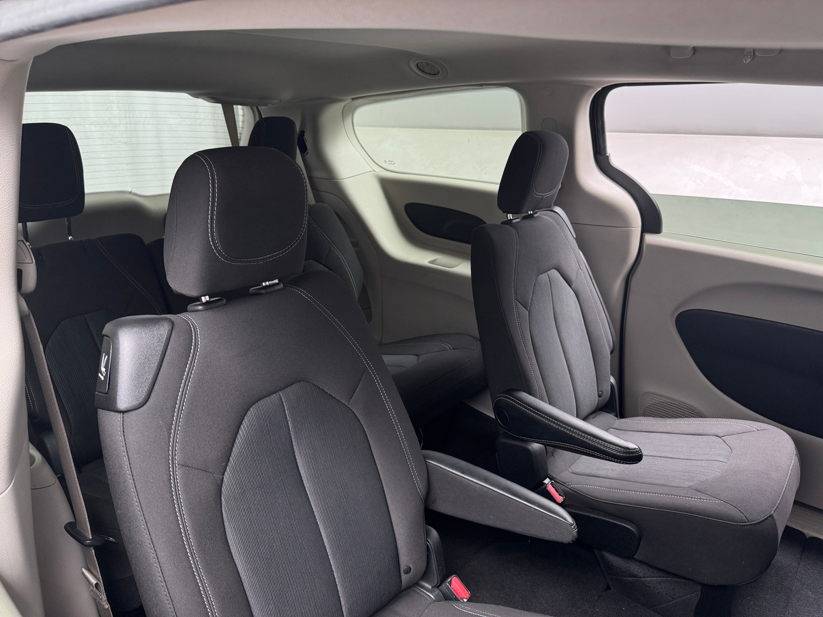 Thumbnail: 2023 Chrysler Voyager - 5
