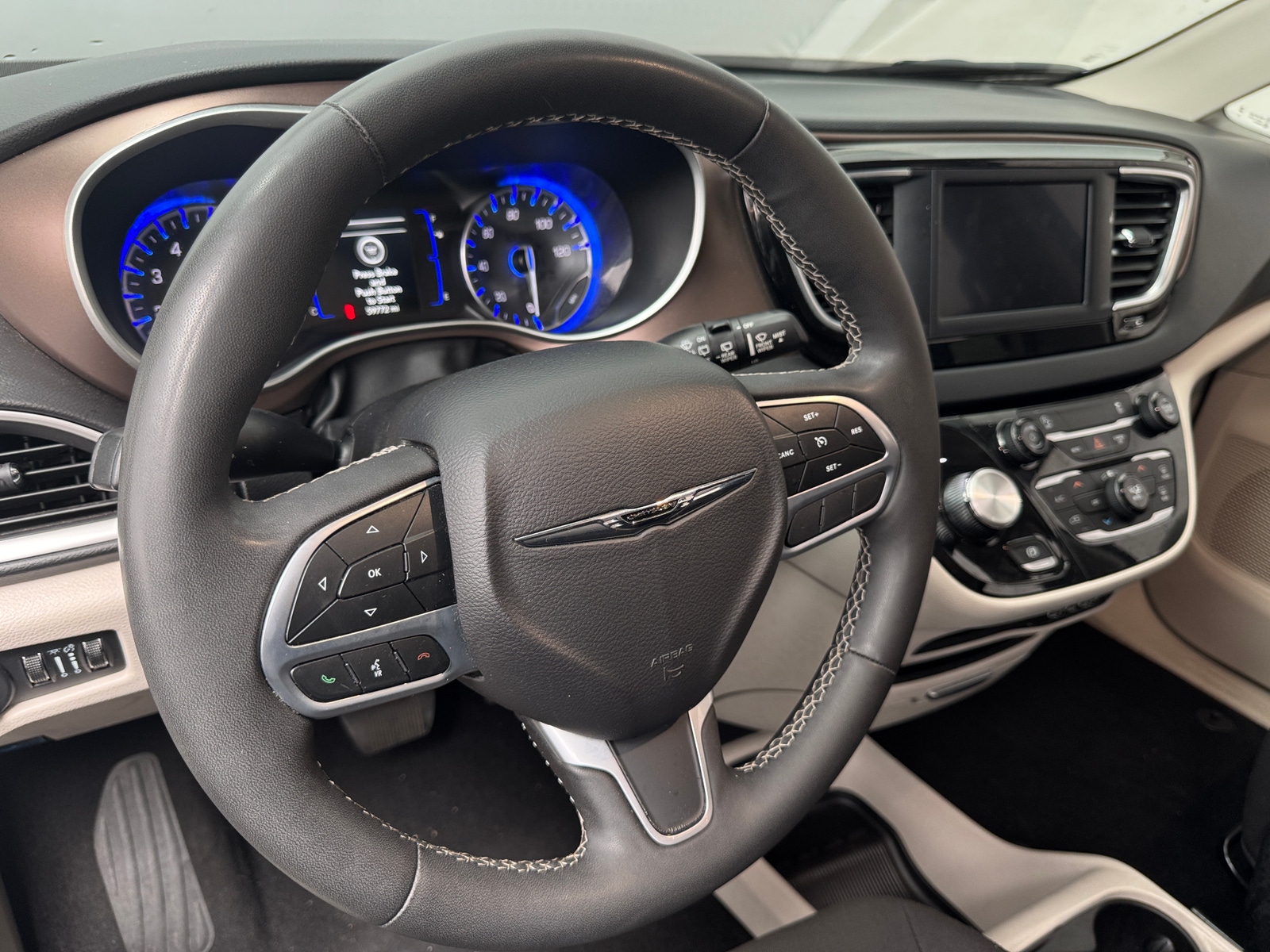 Thumbnail: 2023 Chrysler Voyager - 4
