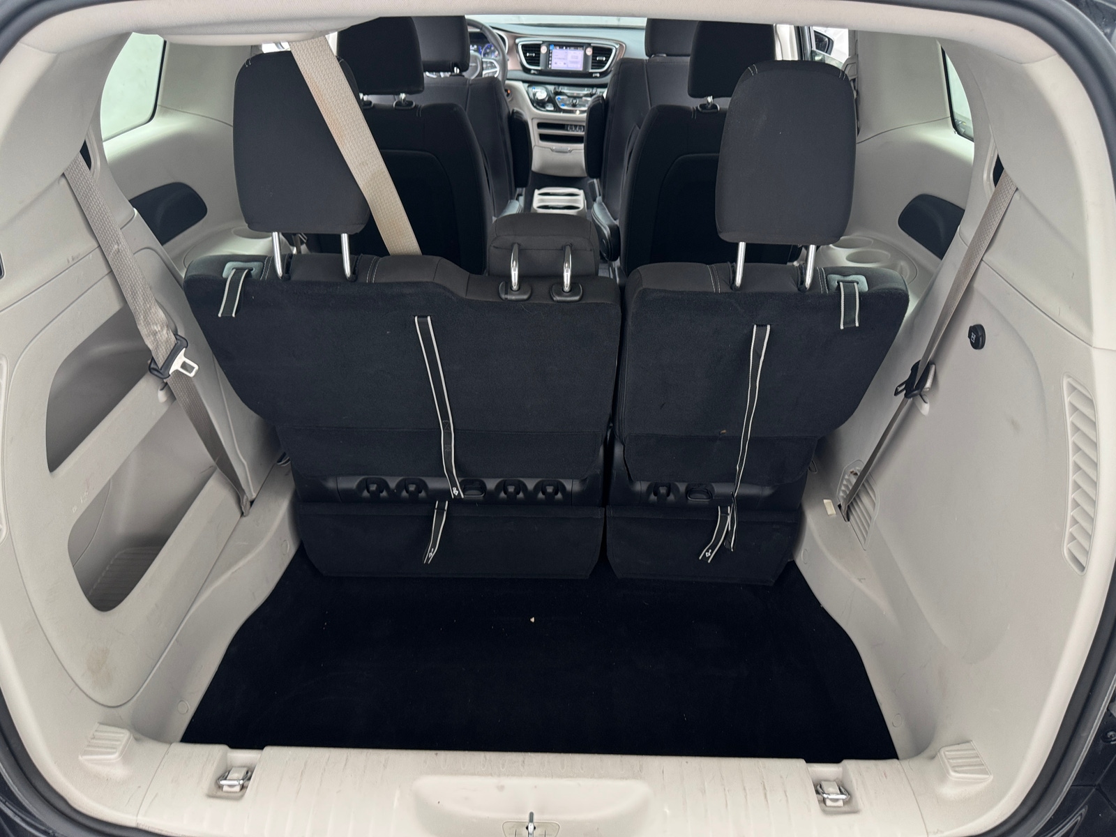 Thumbnail: 2023 Chrysler Voyager - 6