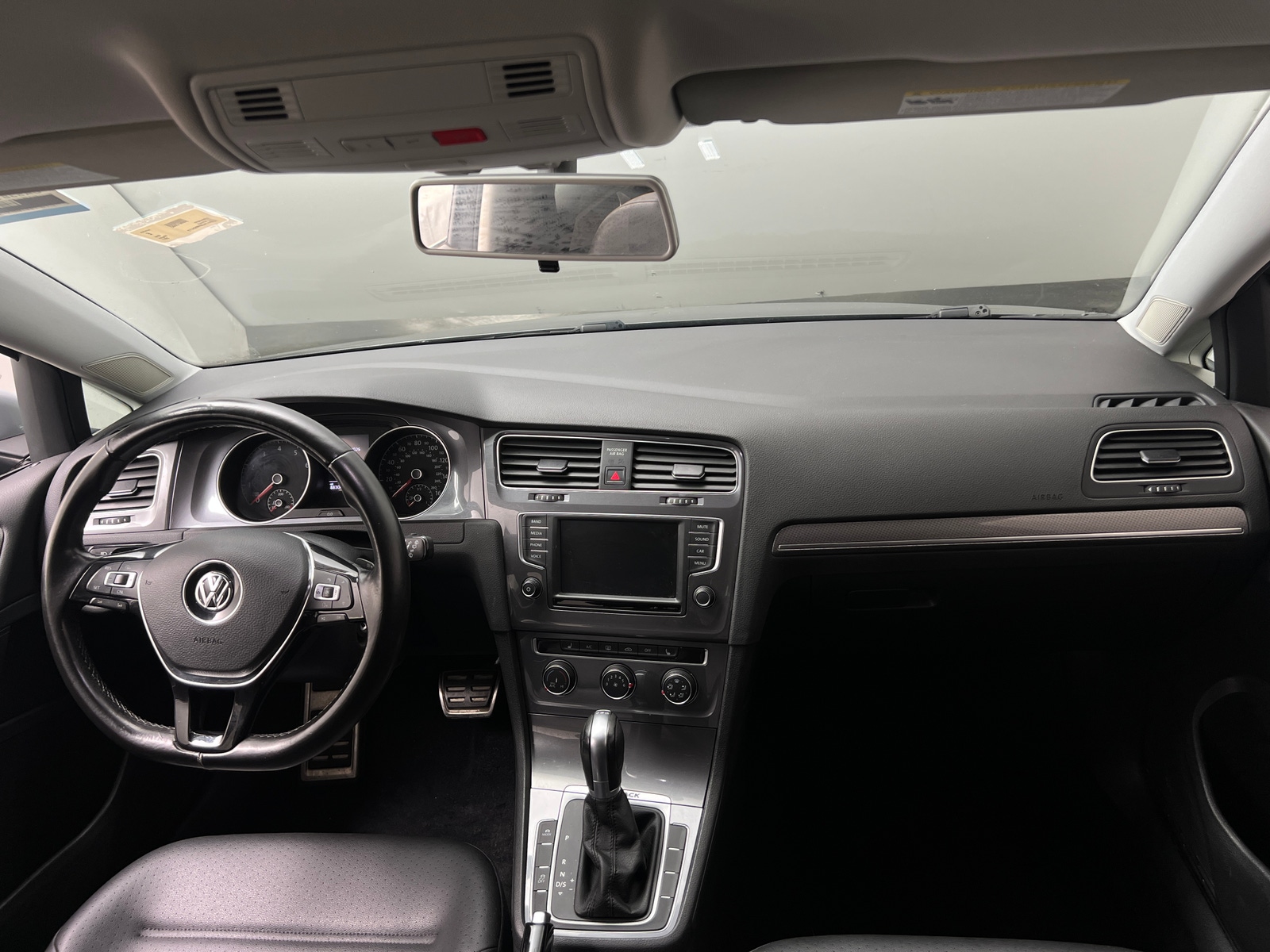 Thumbnail: 2017 Volkswagen Golf - 2