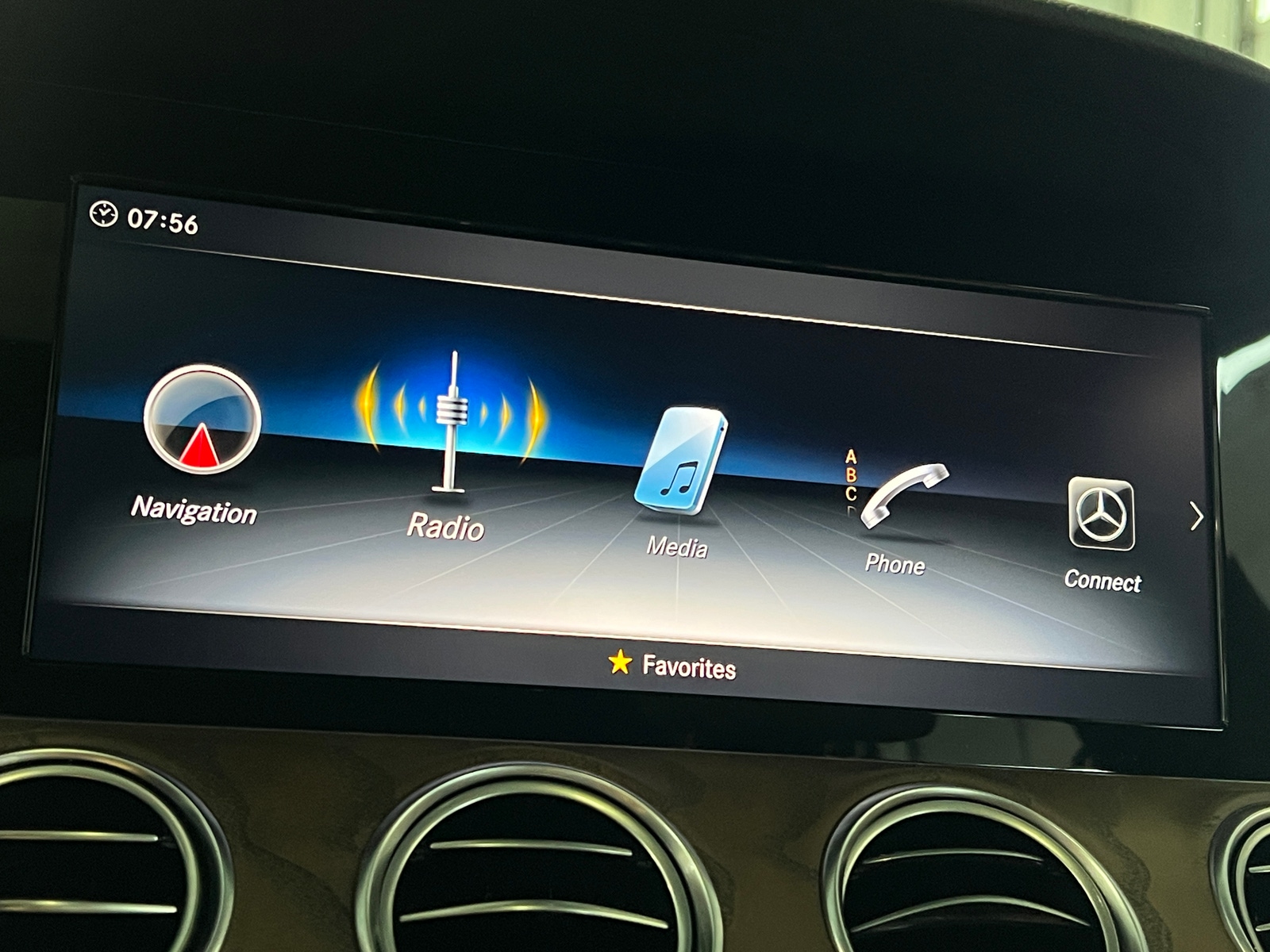 Thumbnail: 2018 Mercedes-Benz E-Class - 3