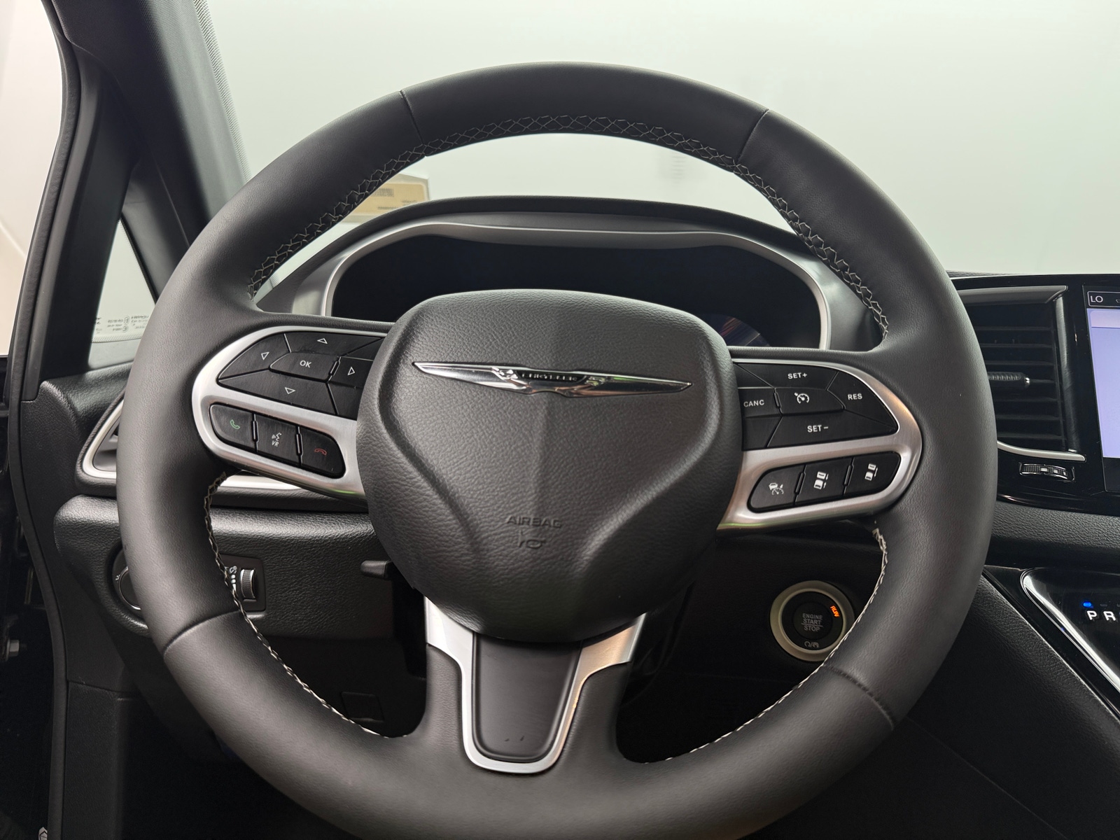 Thumbnail: 2025 Chrysler Pacifica - 4