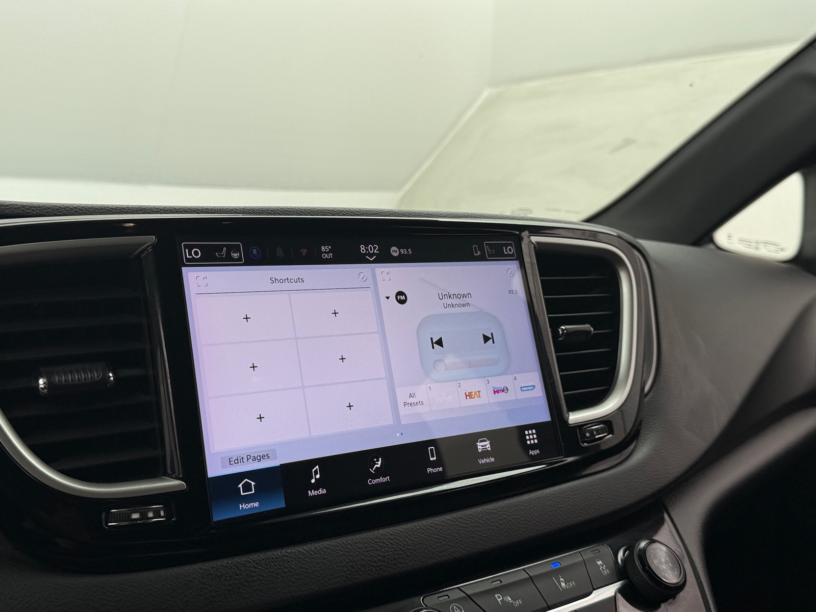 Thumbnail: 2025 Chrysler Pacifica - 3