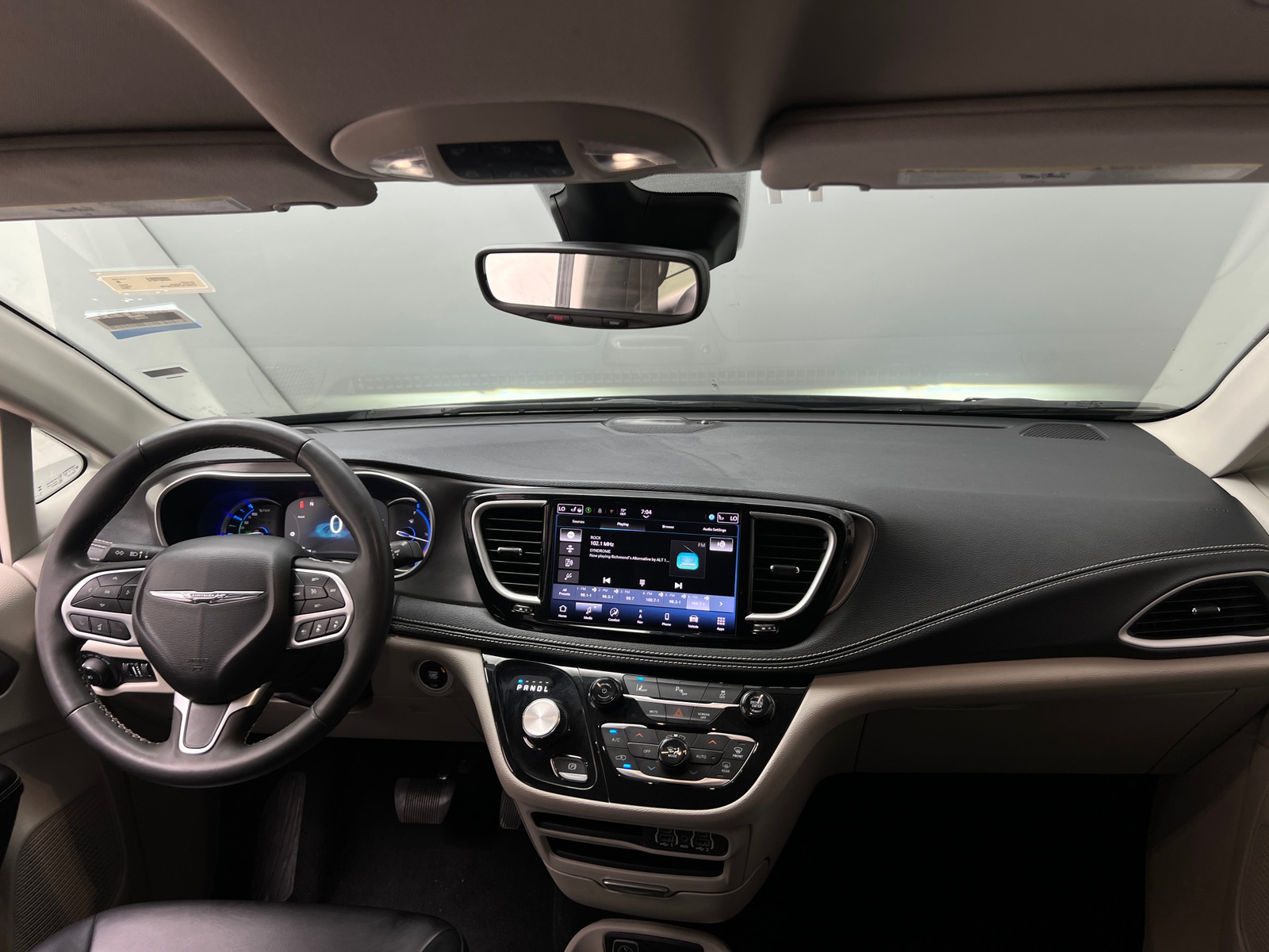 Thumbnail: 2024 Chrysler Pacifica - 3