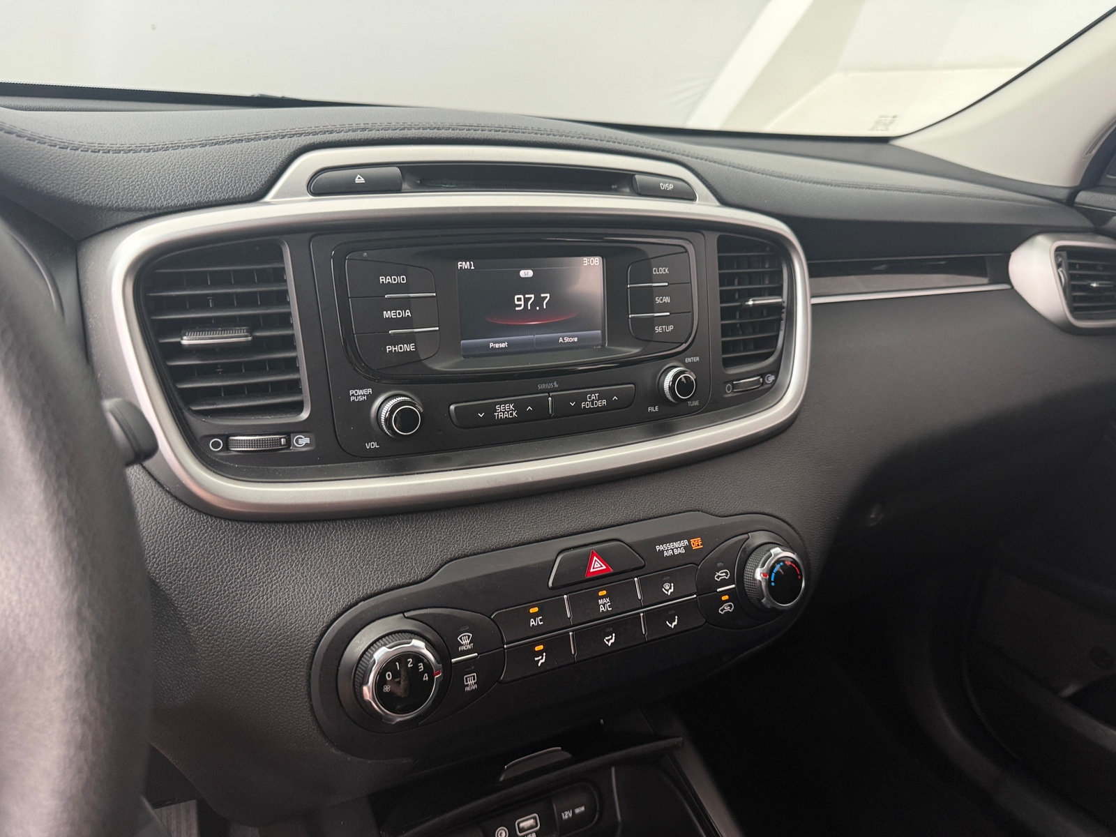 Thumbnail: 2018 Kia Sorento - 4