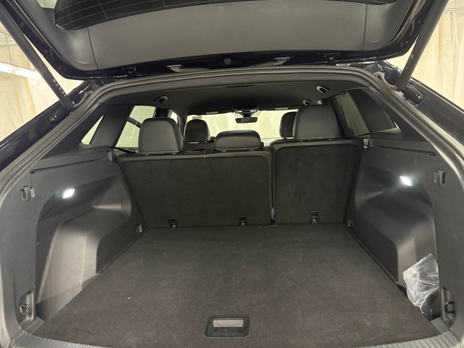 Thumbnail: 2026 Volkswagen Atlas - 6