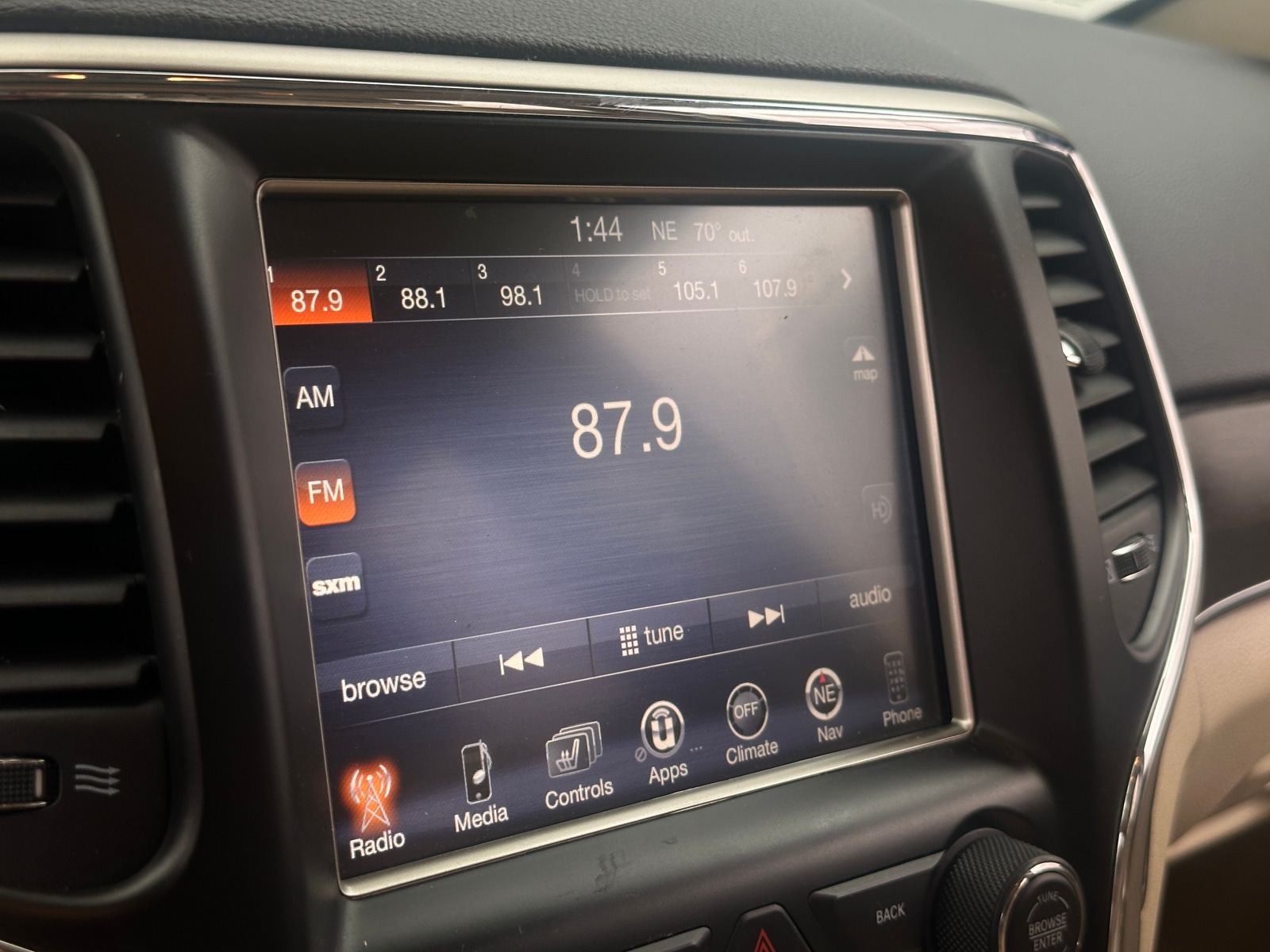 Thumbnail: 2015 Jeep Grand Cherokee - 3