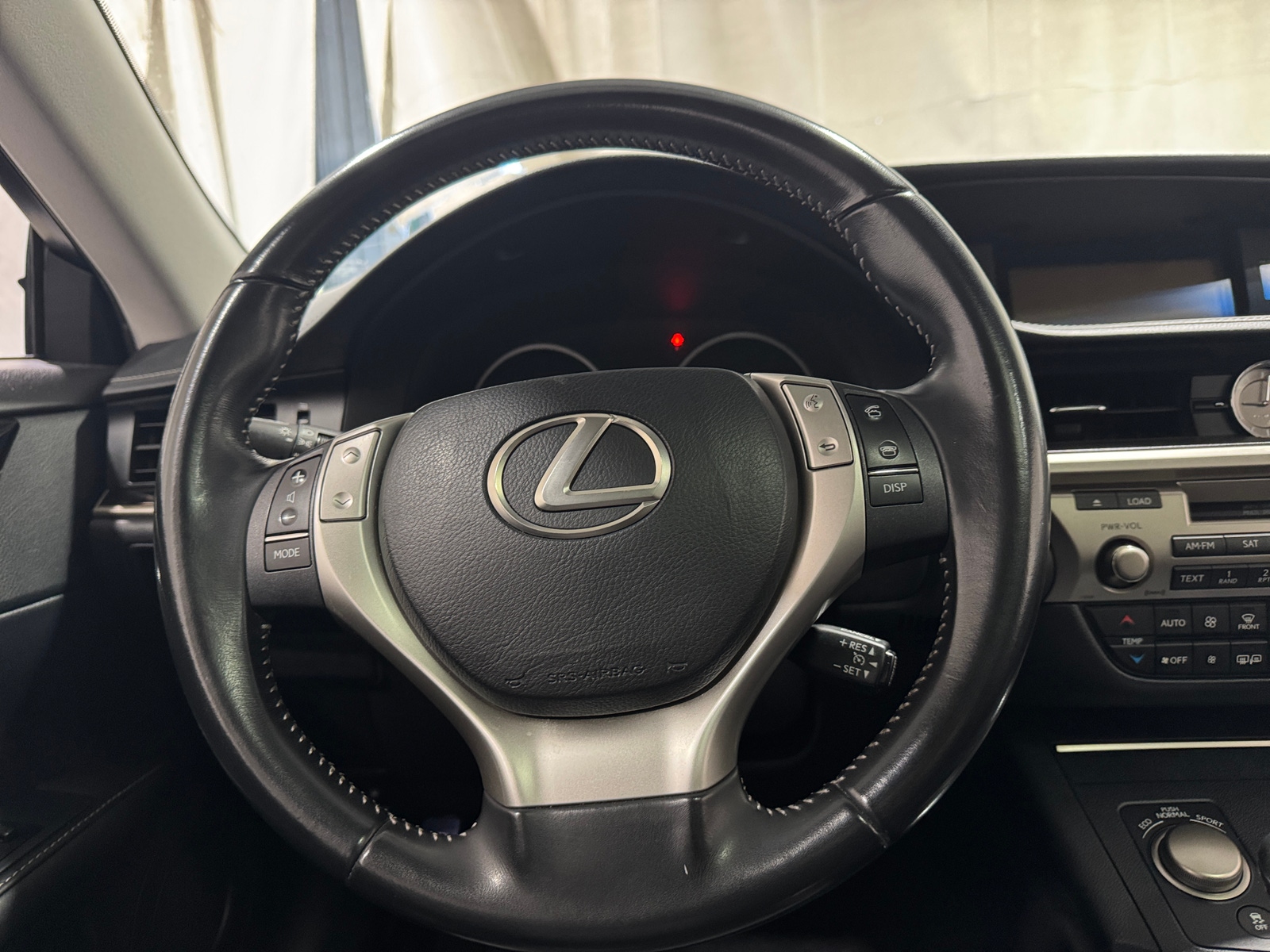 Thumbnail: 2014 Lexus ES - 4