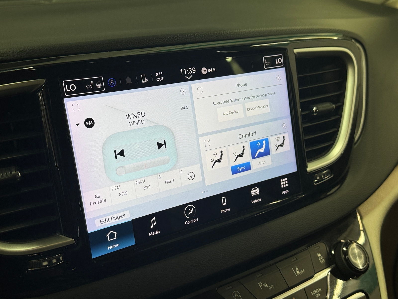 Thumbnail: 2023 Chrysler Pacifica - 3