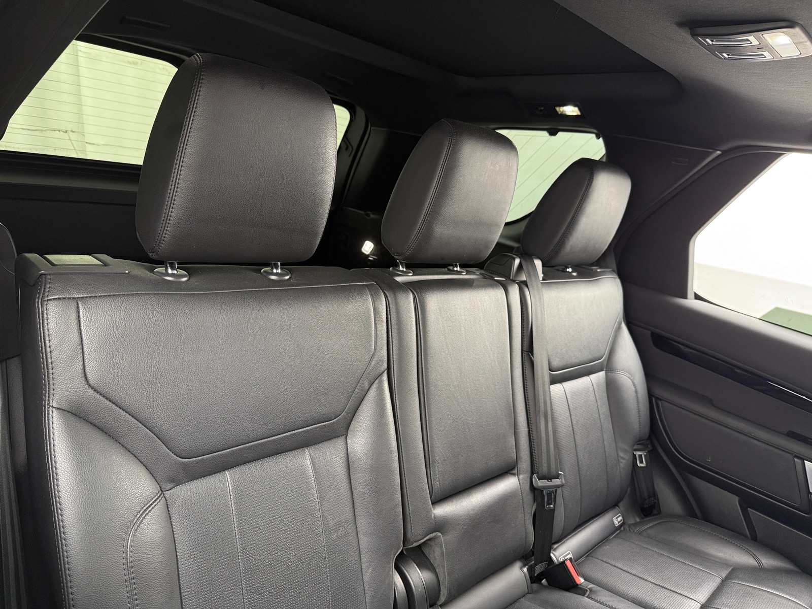 Thumbnail: 2019 Land Rover Discovery - 5