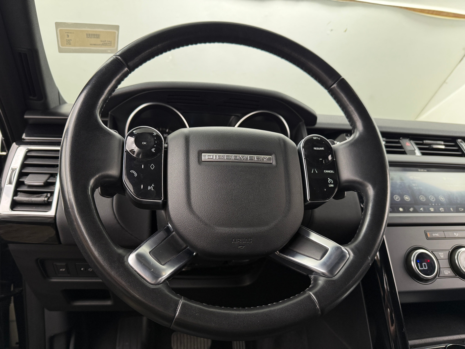 Thumbnail: 2019 Land Rover Discovery - 4