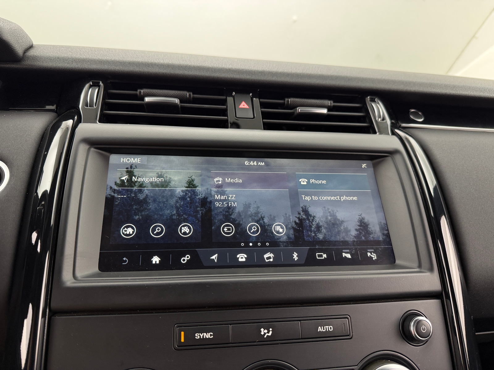 Thumbnail: 2019 Land Rover Discovery - 3