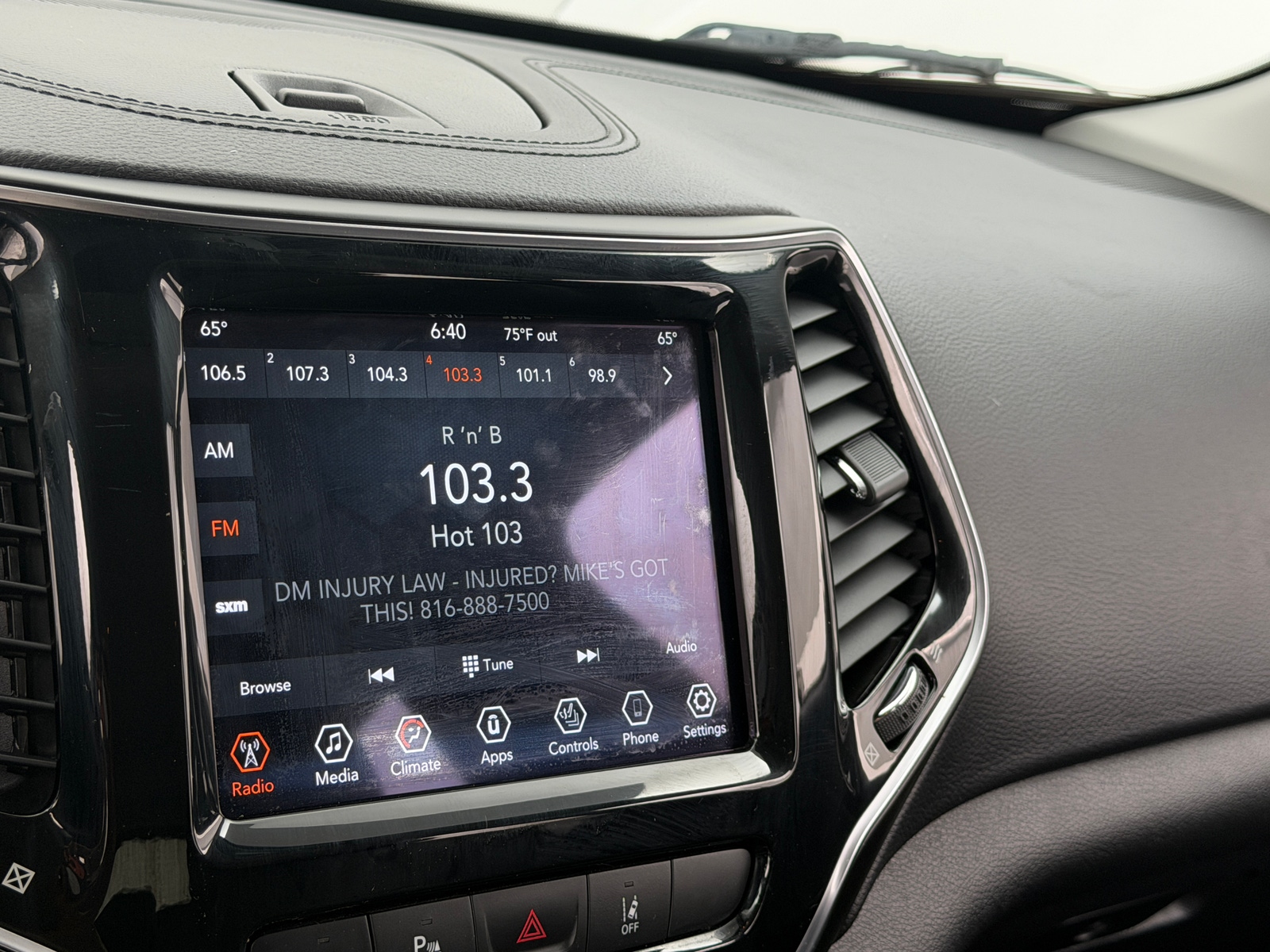 Thumbnail: 2019 Jeep Cherokee - 3