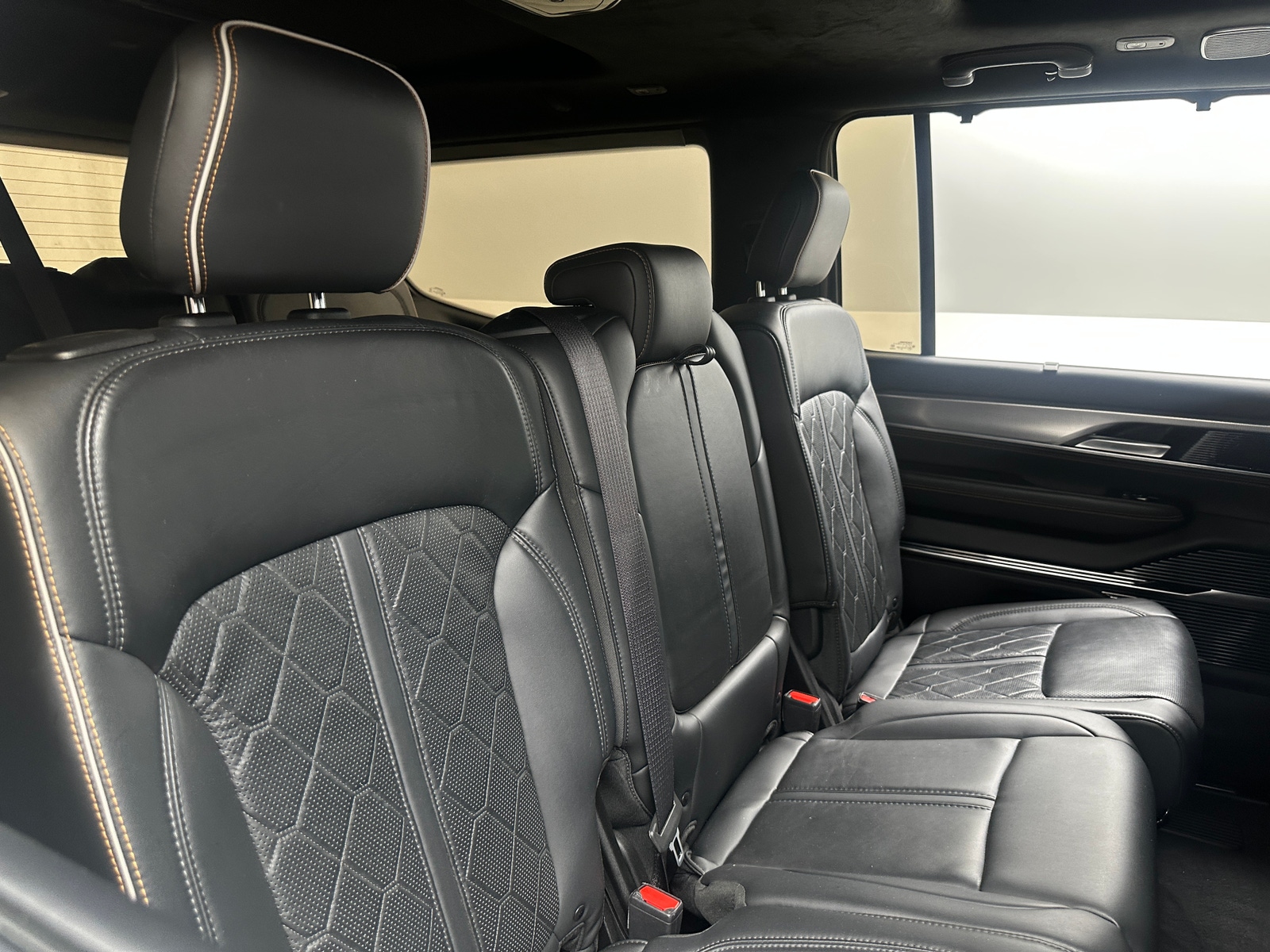 Thumbnail: 2022 Jeep Grand Wagoneer - 5