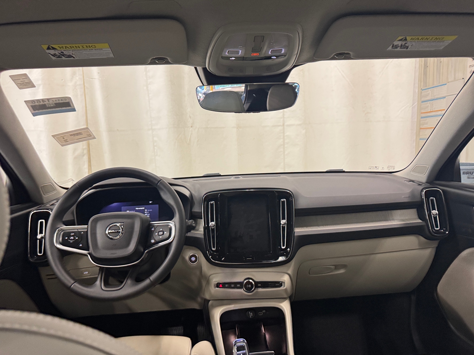 Thumbnail: 2023 Volvo XC40 - 2