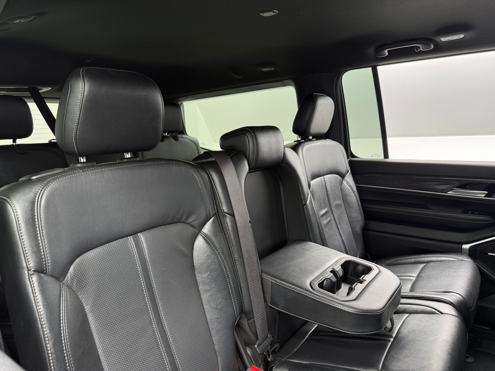 Thumbnail: 2022 Jeep Wagoneer - 5