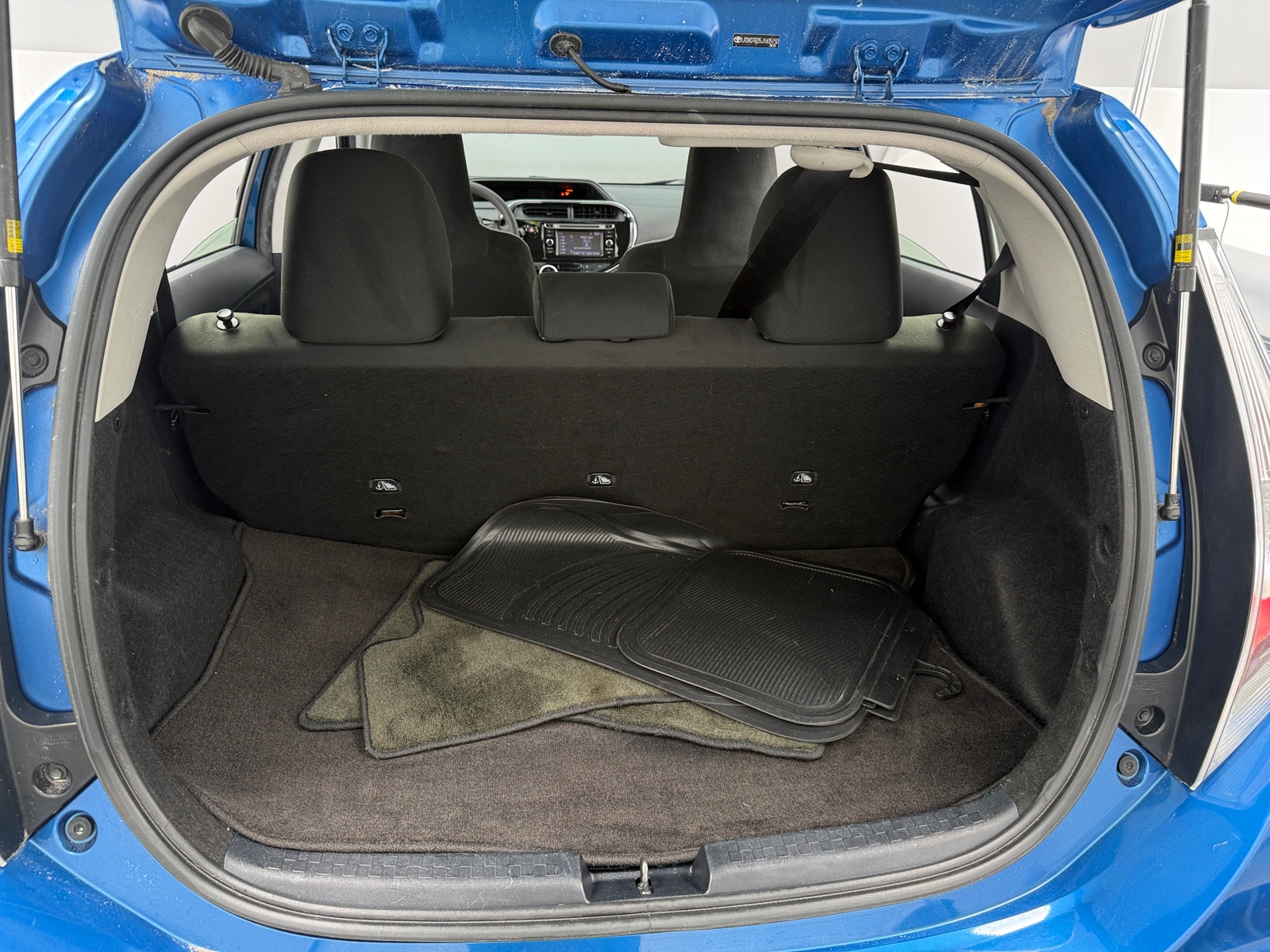 Thumbnail: 2018 Toyota Prius c - 7