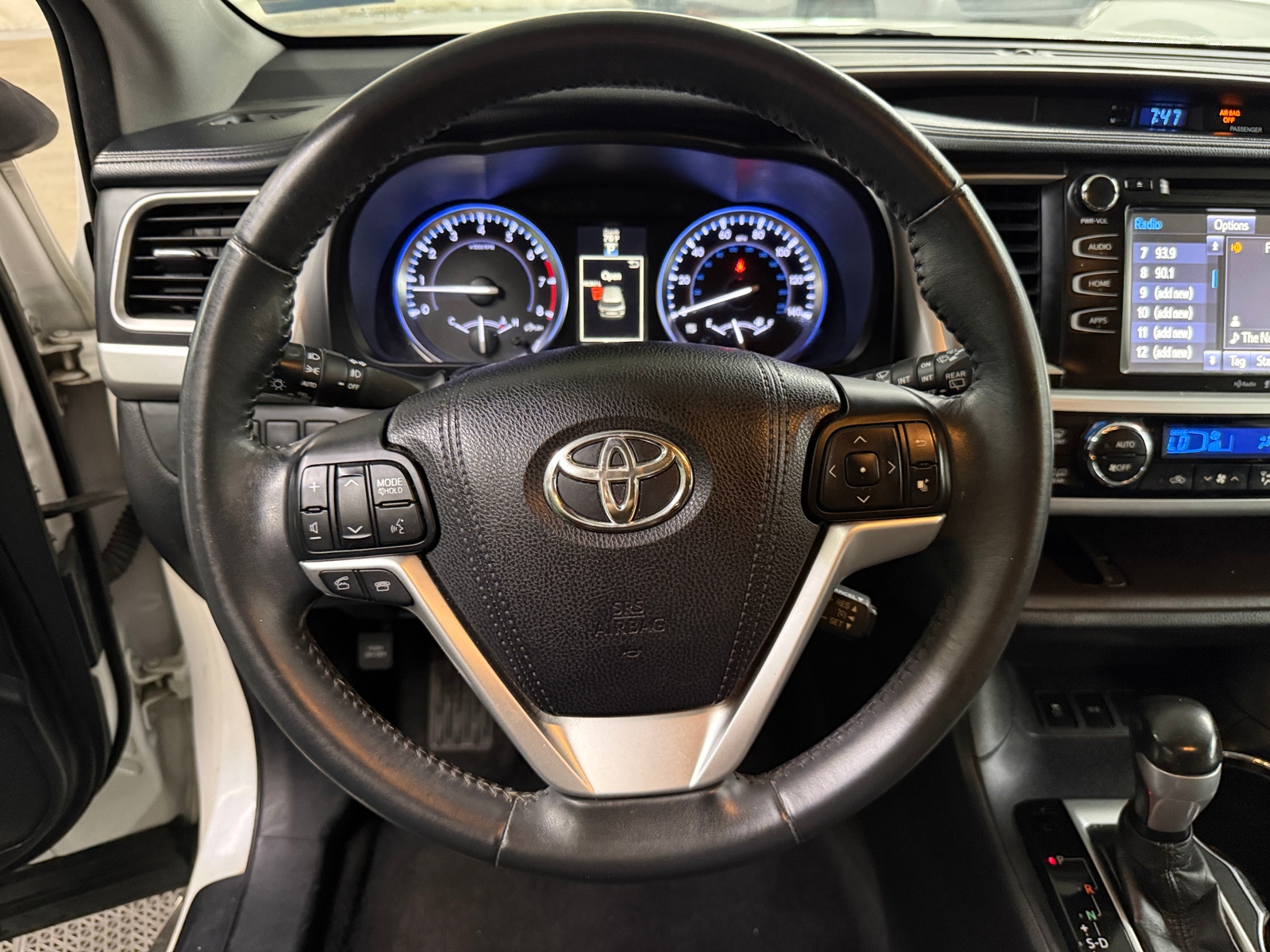Thumbnail: 2015 Toyota Highlander - 4