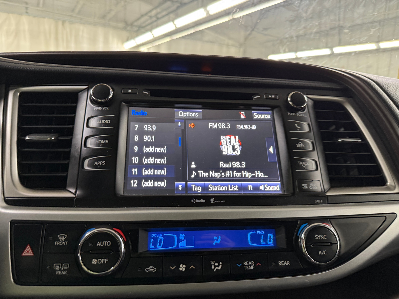 Thumbnail: 2015 Toyota Highlander - 3