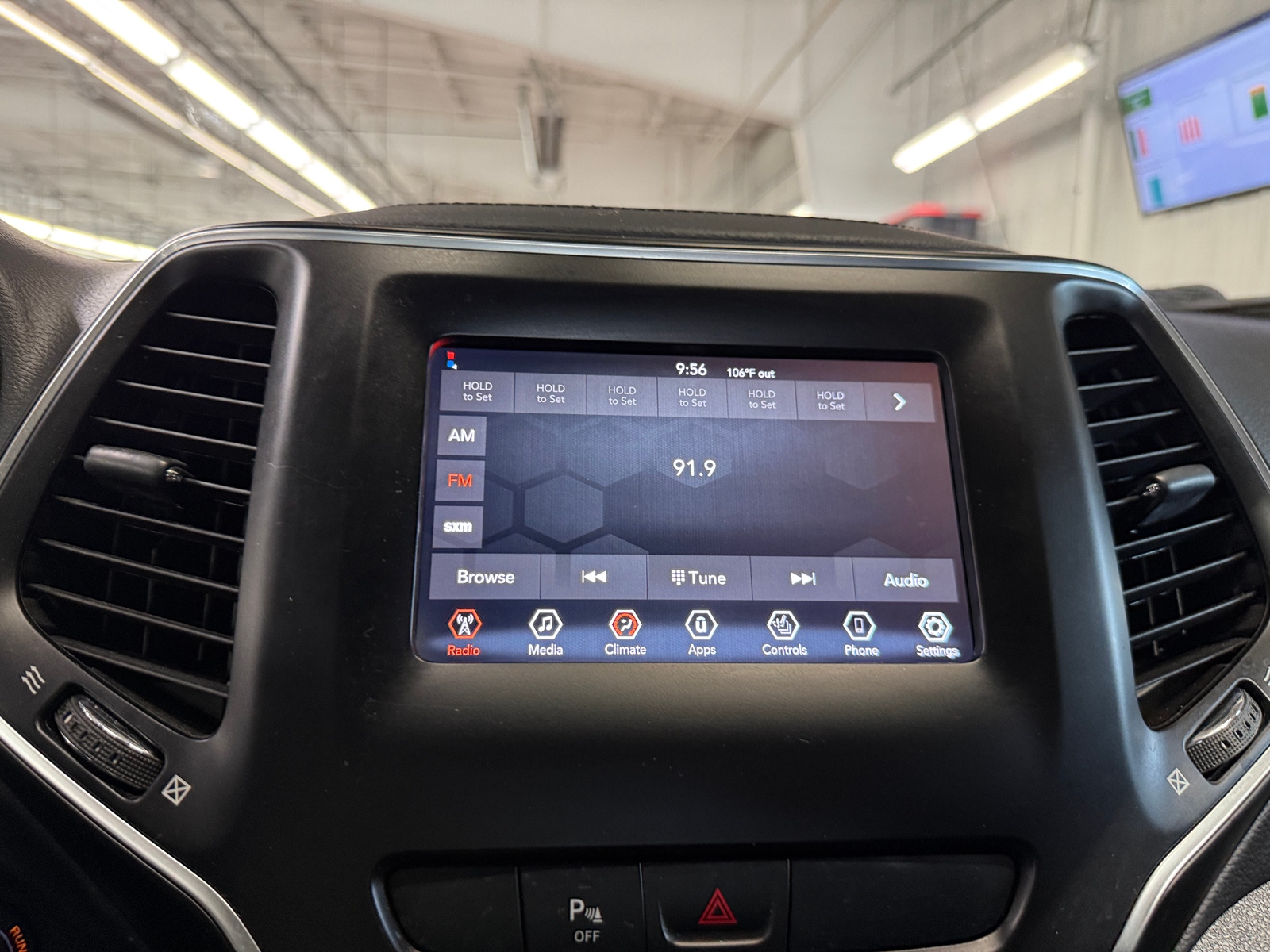 Thumbnail: 2020 Jeep Cherokee - 4
