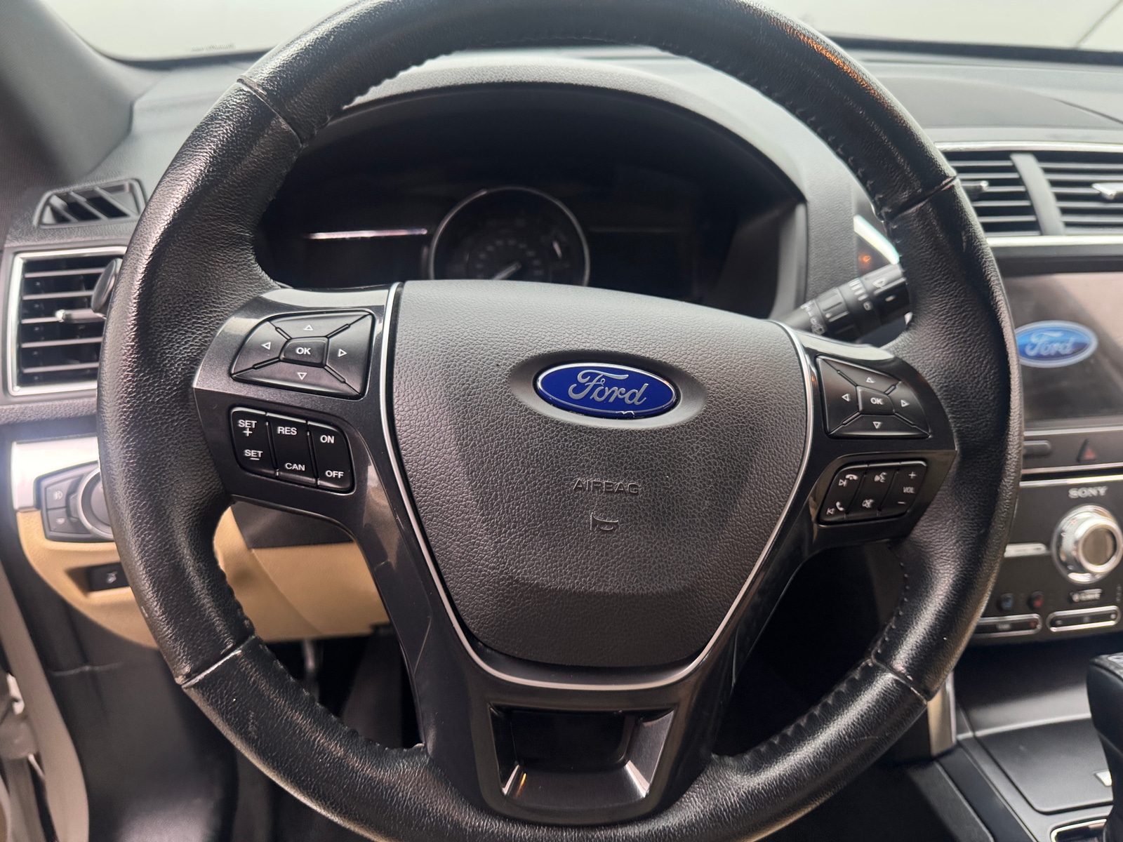 Thumbnail: 2017 Ford Explorer - 4