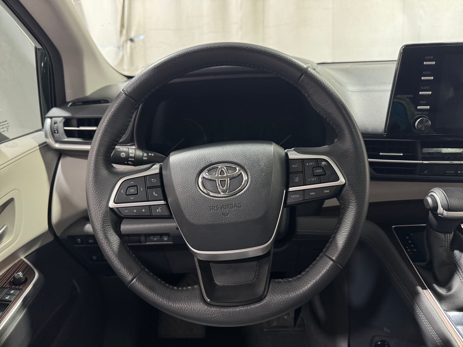 Thumbnail: 2022 Toyota Sienna - 4