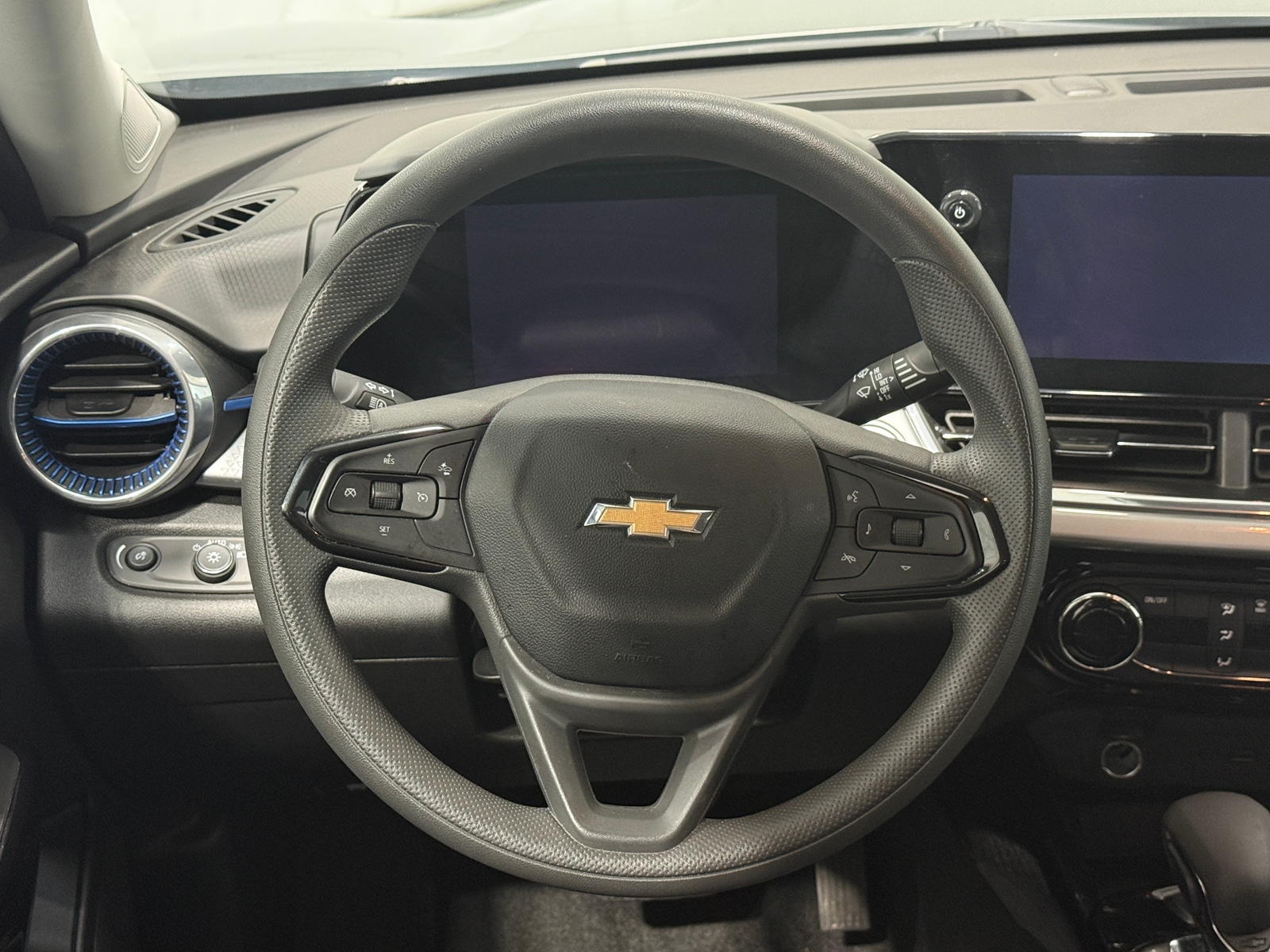 Thumbnail: 2025 Chevrolet Trax - 5