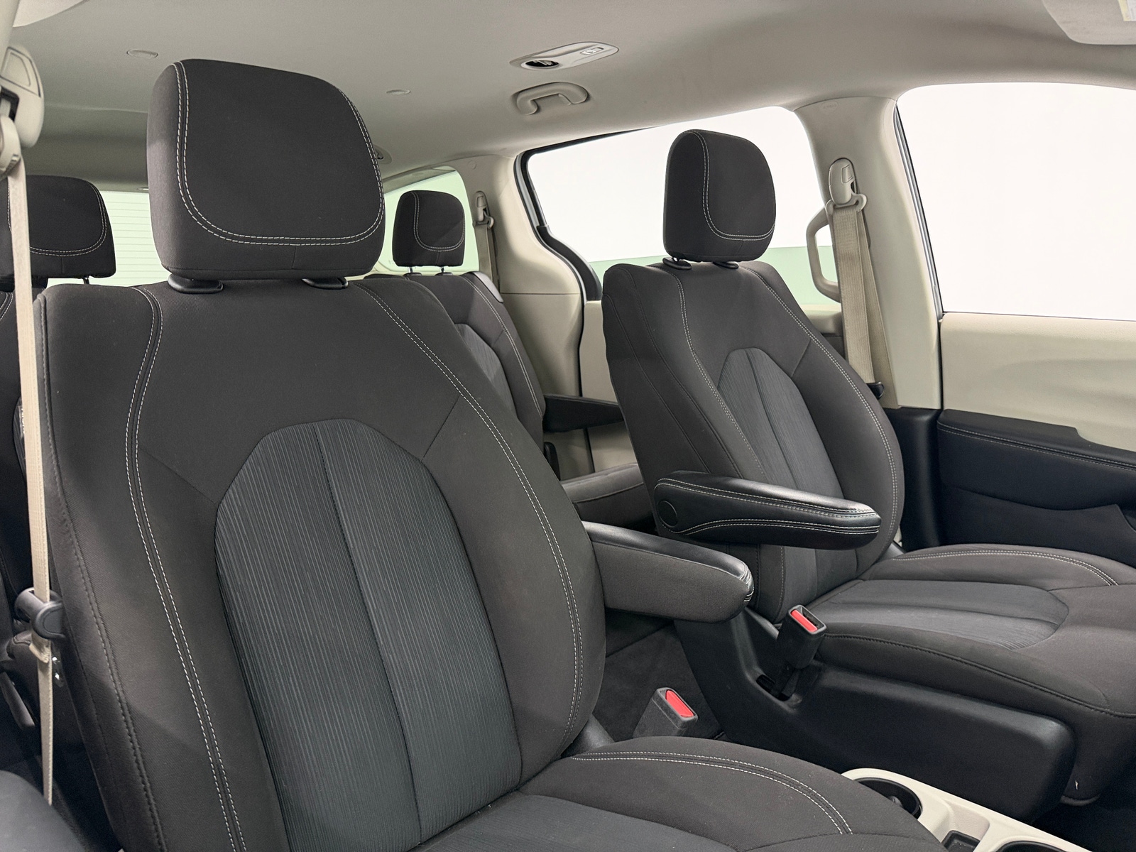 Thumbnail: 2023 Chrysler Voyager - 2