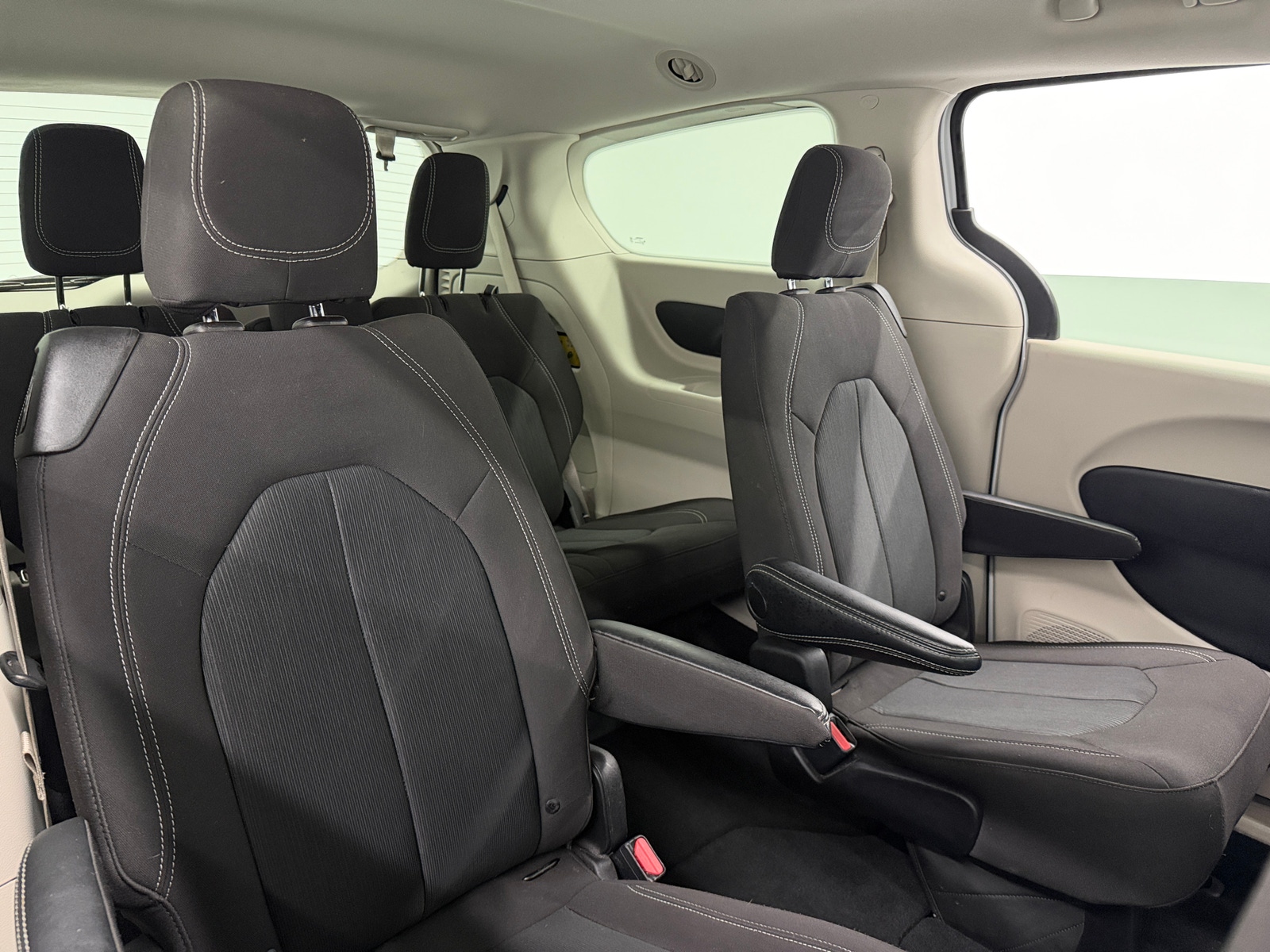 Thumbnail: 2023 Chrysler Voyager - 6