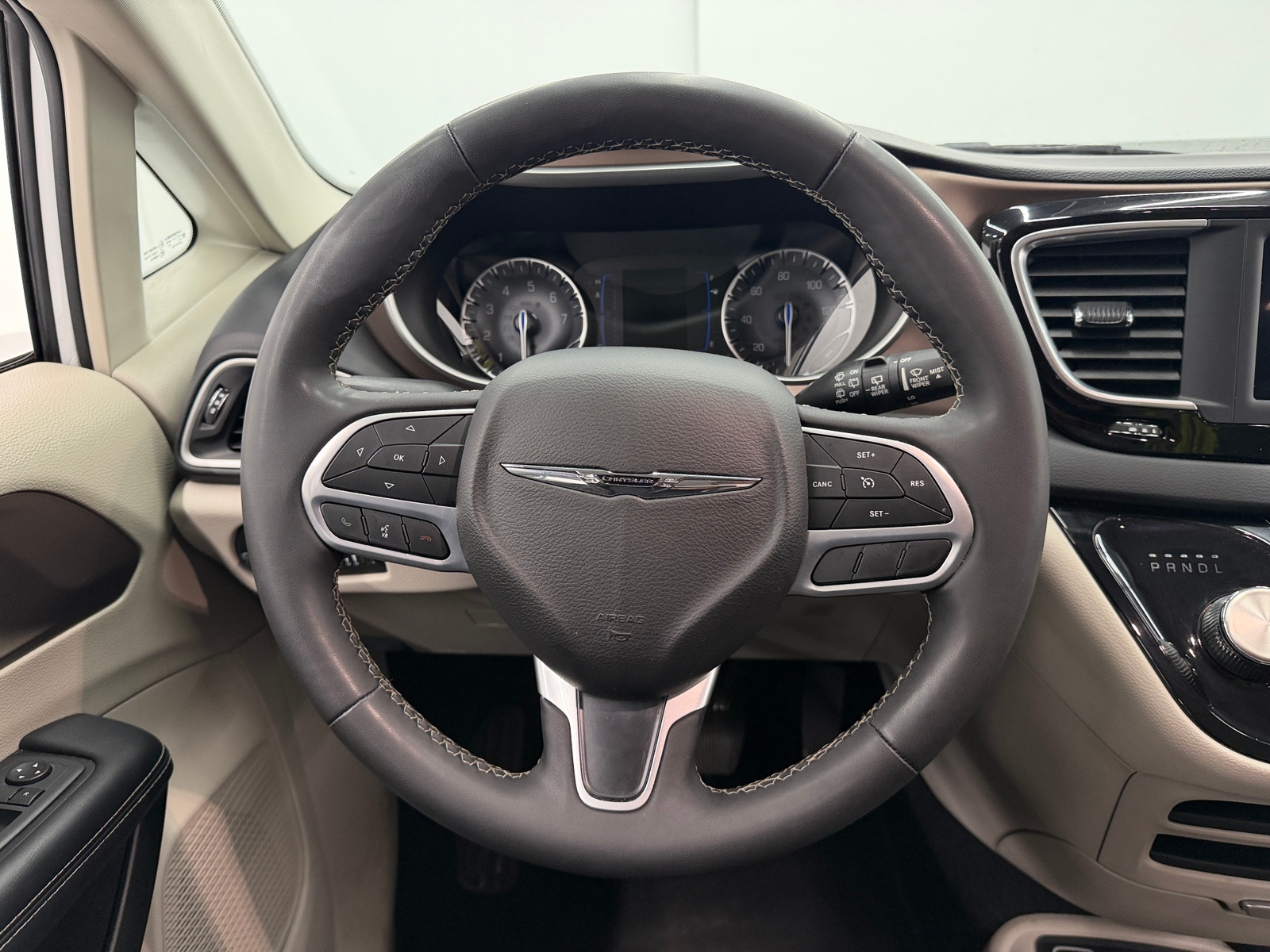 Thumbnail: 2023 Chrysler Voyager - 5