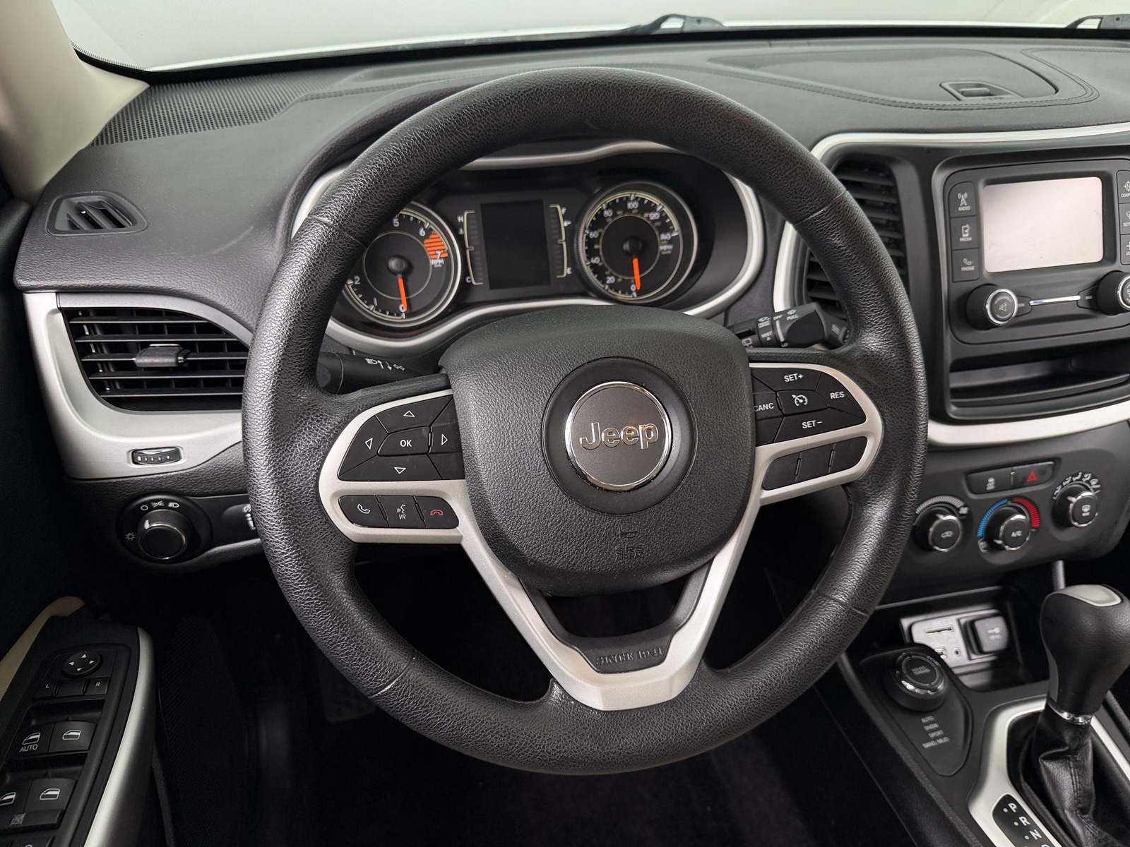 Thumbnail: 2017 Jeep Cherokee - 5