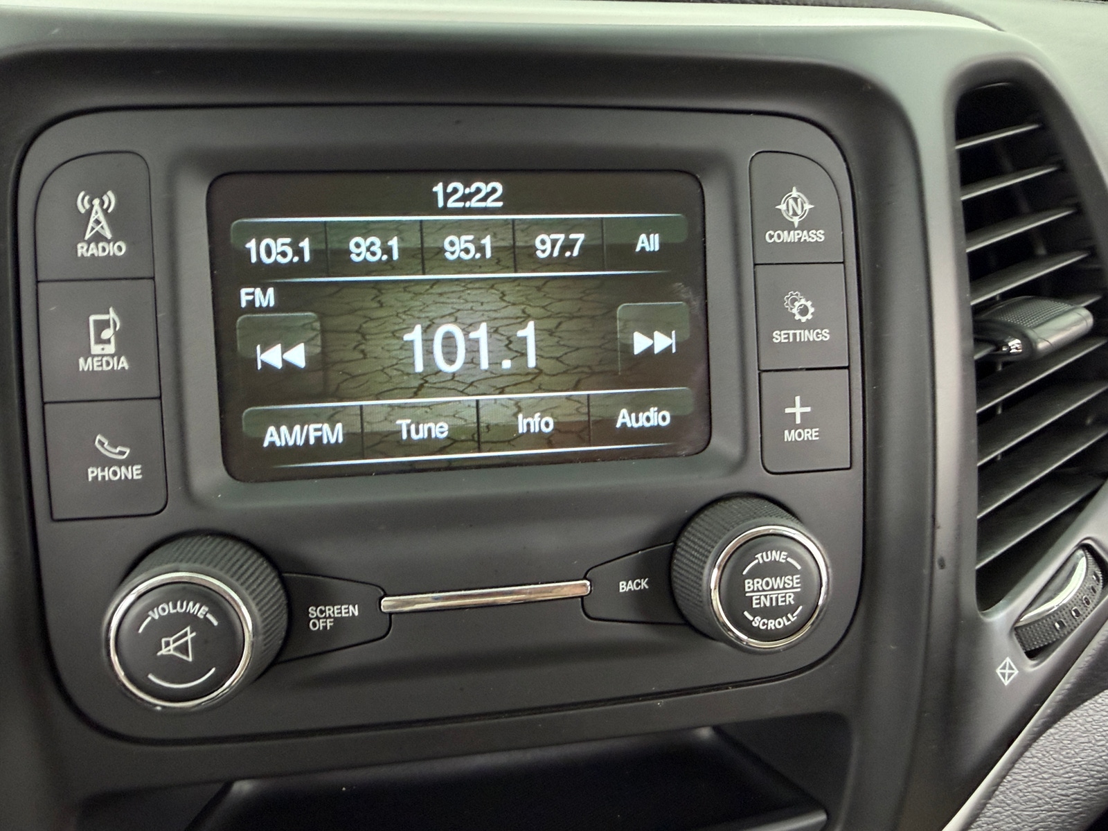 Thumbnail: 2017 Jeep Cherokee - 4