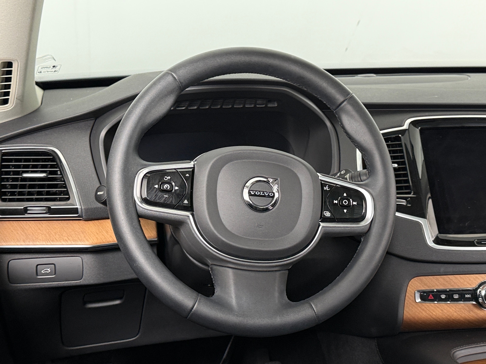 Thumbnail: 2023 Volvo XC90 - 4