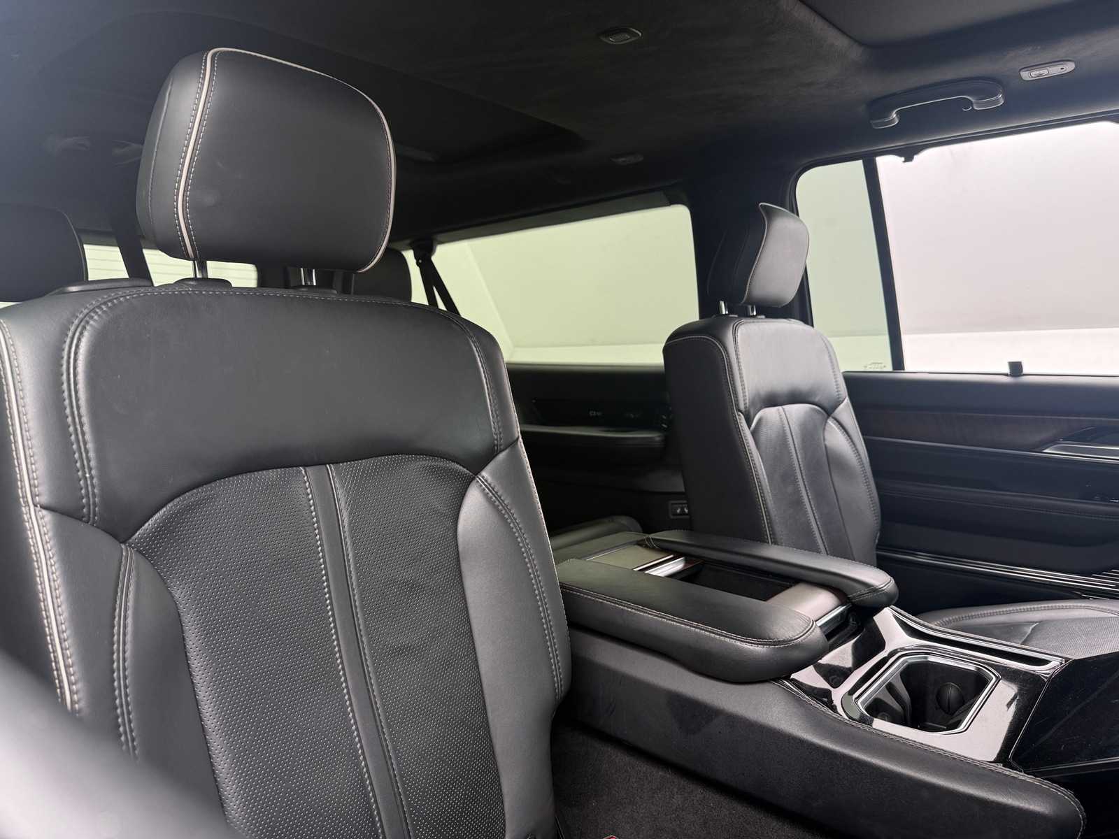 Thumbnail: 2023 Jeep Grand Wagoneer L - 5