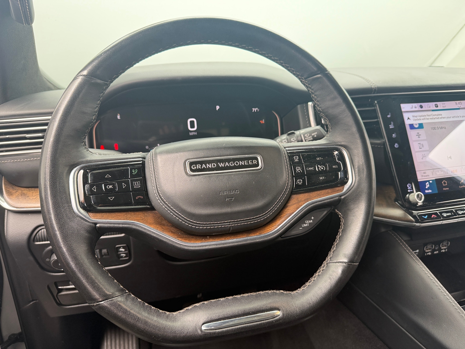 Thumbnail: 2023 Jeep Grand Wagoneer L - 4